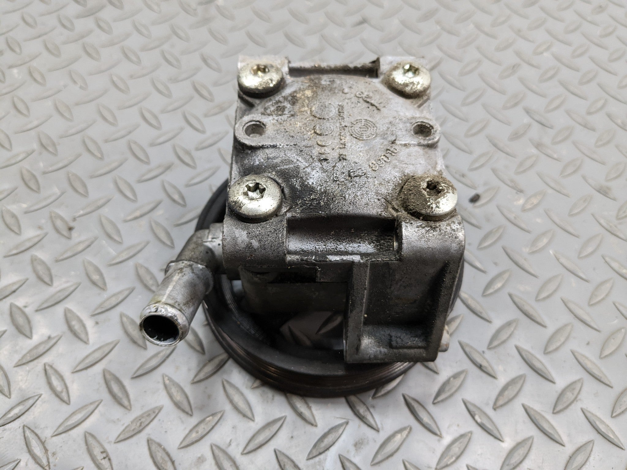 2008 - 2015 LAND ROVER LR2 OEM POWER STEERING PUMP MOTOR WITH PULLEY ASSEMBLY