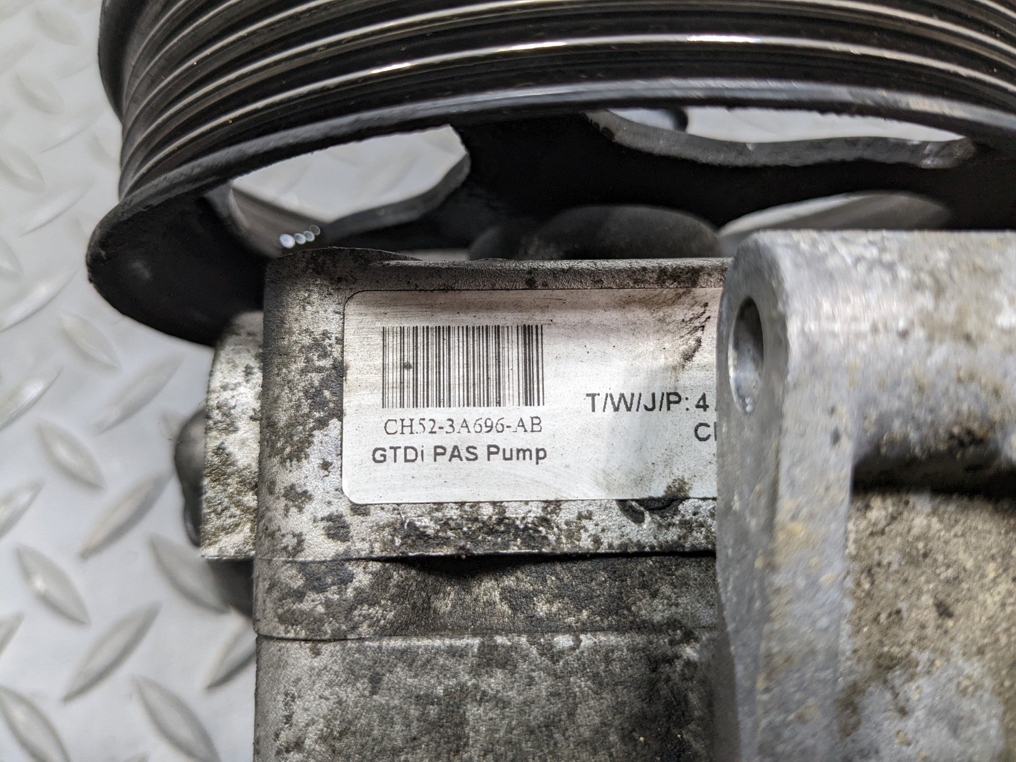 2008 - 2015 LAND ROVER LR2 OEM POWER STEERING PUMP MOTOR WITH PULLEY ASSEMBLY