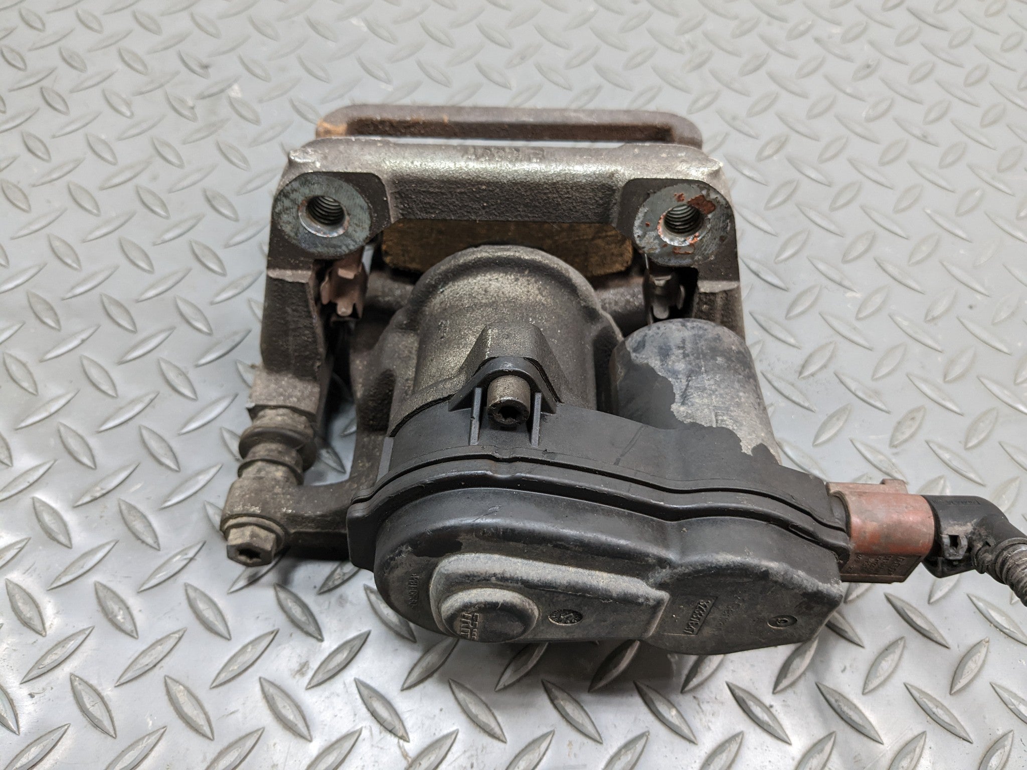 2008 - 2015 LAND ROVER LR2 OEM BRAKE CALIPER ASSEMBLY REAR RIGHT PASSENGER SIDE