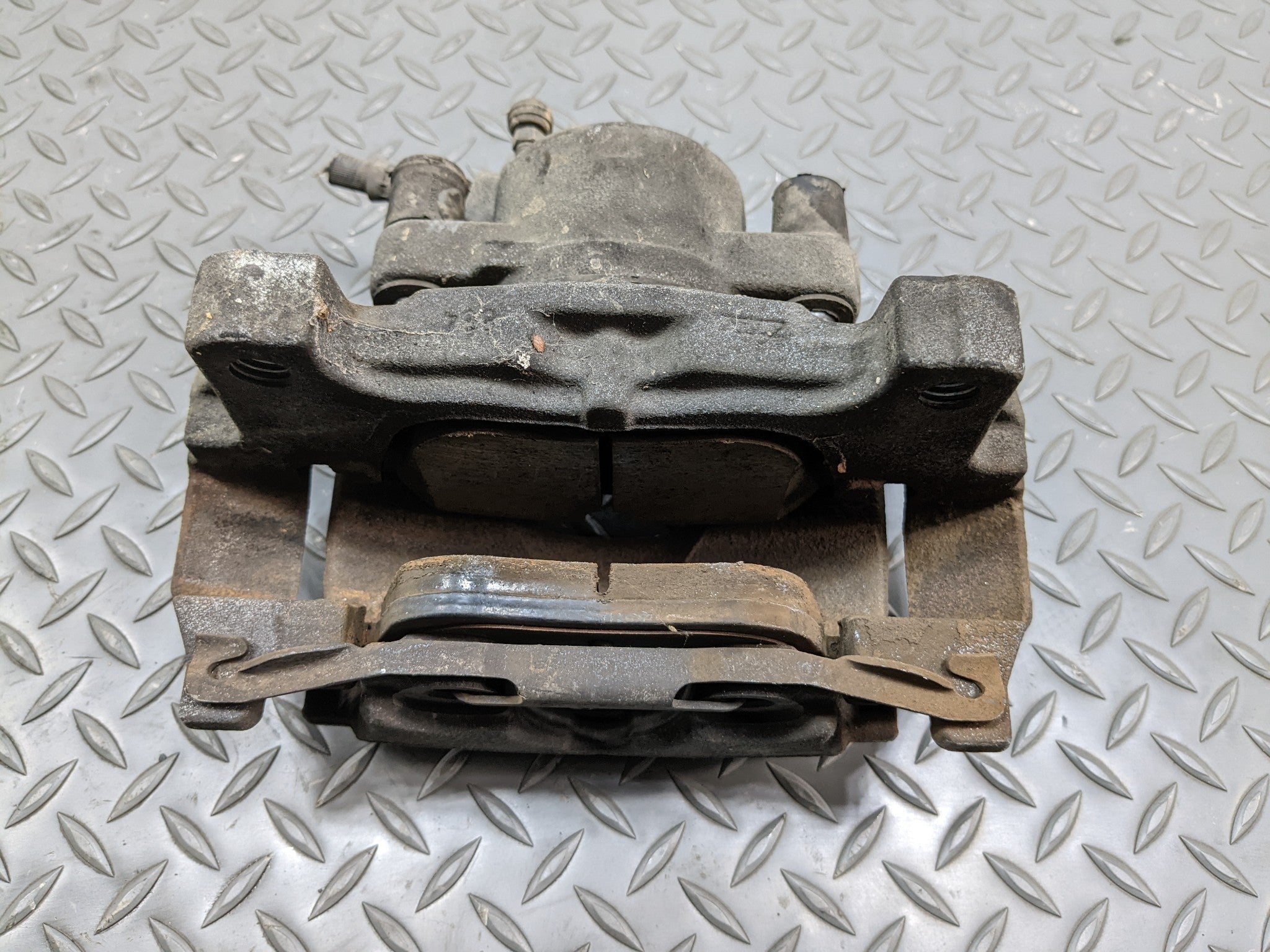 2008 - 2015 LAND ROVER LR2 OEM BRAKE CALIPER ASSEMBLY FRONT LEFT DRIVER SIDE