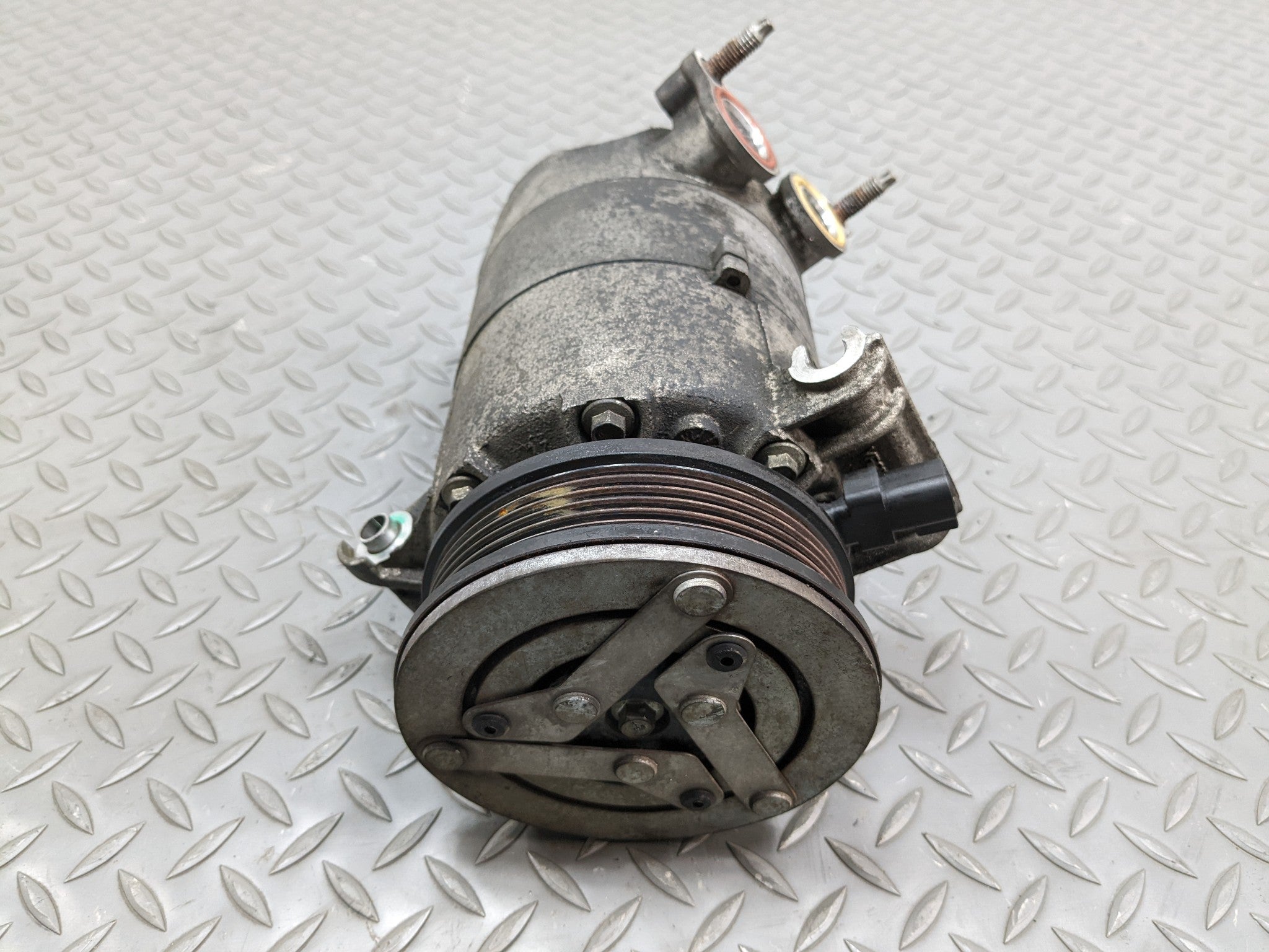 2008 - 2015 LAND ROVER LR2 OEM AC AIR CONDITIONING AIR COMPRESSOR PUMP UNIT