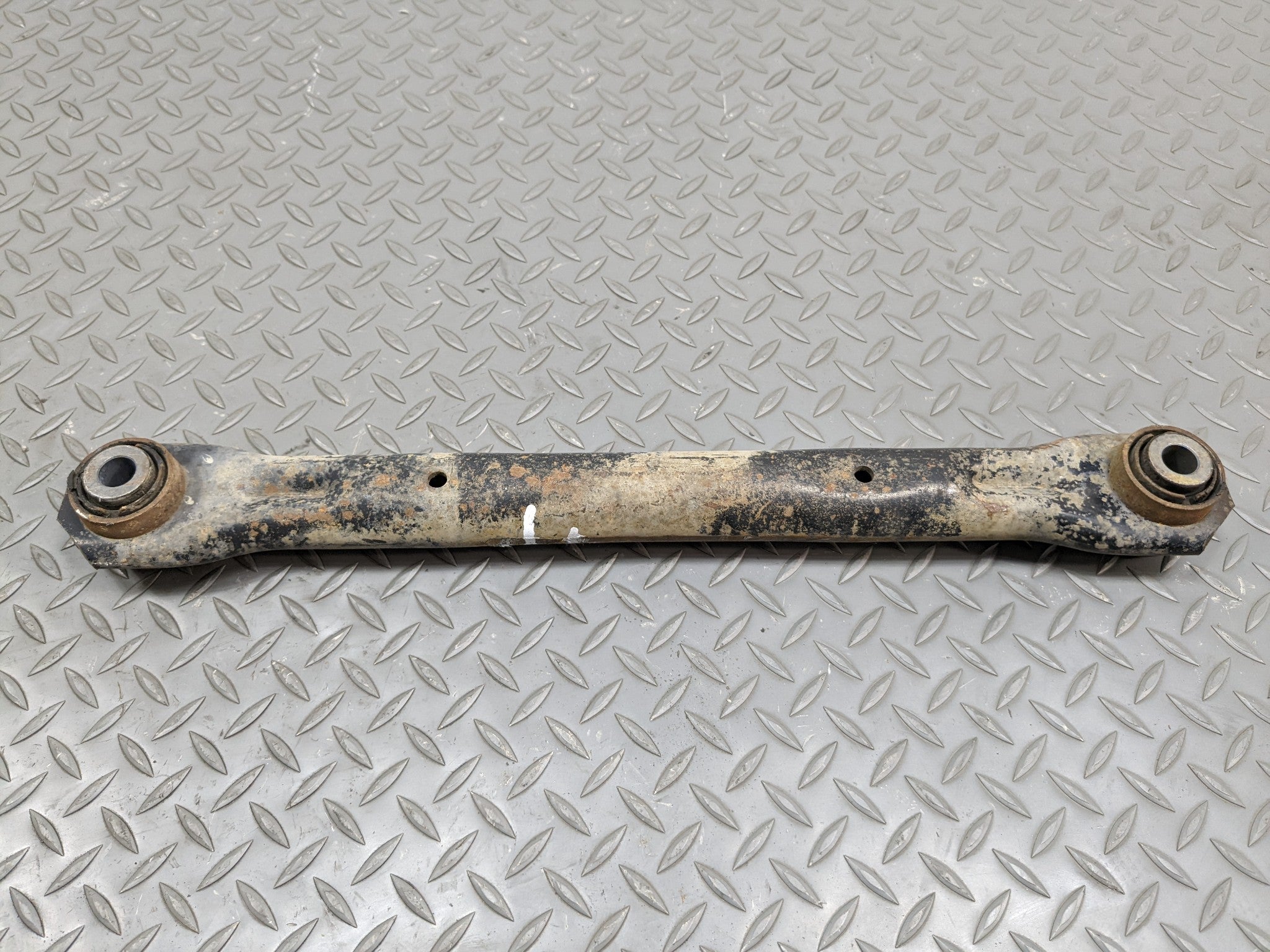 2008 - 2015 LAND ROVER LR2 OEM LOWER LOCATING CONTROL ARM REAR LEFT DRIVER SIDE