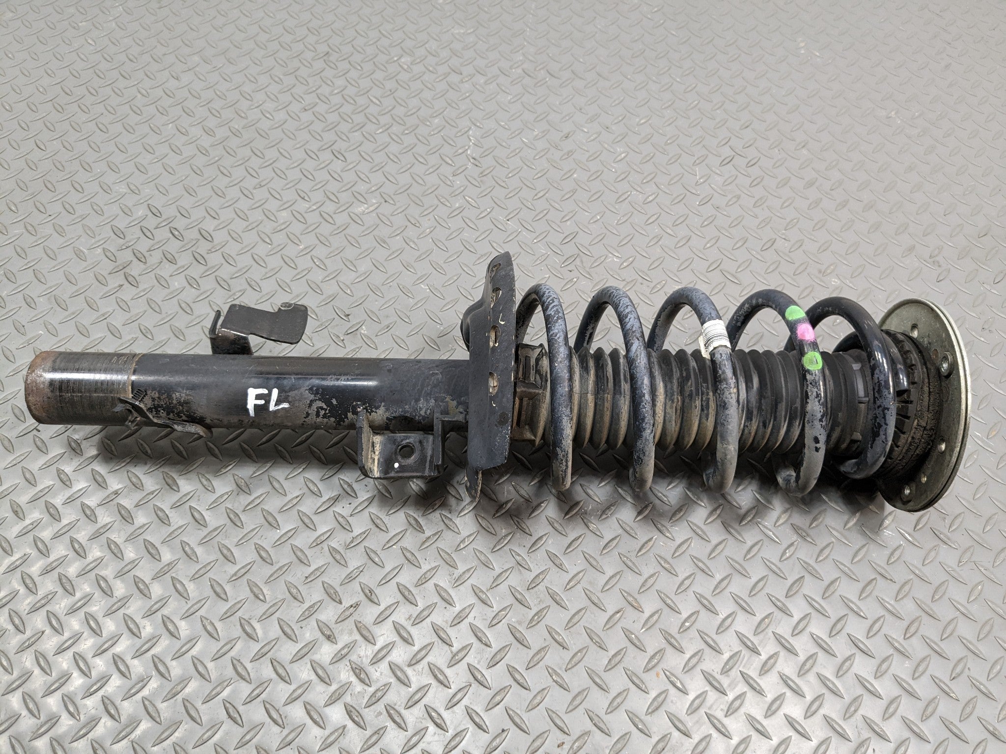 2008 - 2015 LAND ROVER LR2 OEM SHOCK ABSORBER STRUT ASSEMBLY FRONT LEFT SIDE