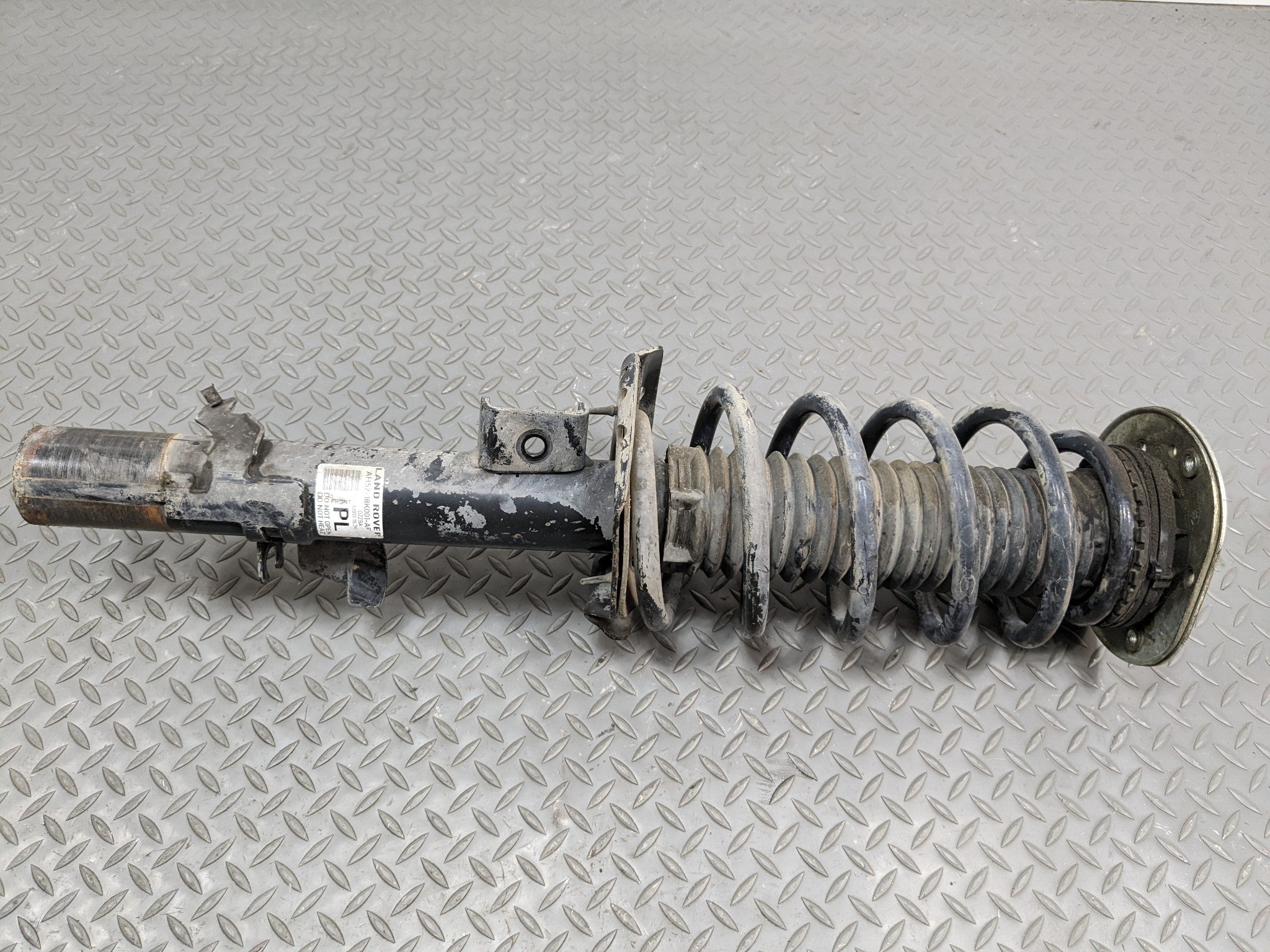 2008 - 2015 LAND ROVER LR2 OEM SHOCK ABSORBER STRUT ASSEMBLY FRONT LEFT SIDE