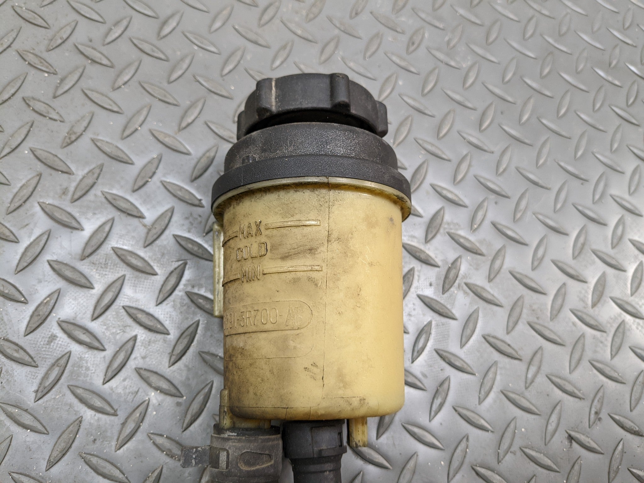 2008 - 2015 LAND ROVER LR2 OEM POWER STEERING RESERVOIR TANK BOTTLE ASSEMBLY