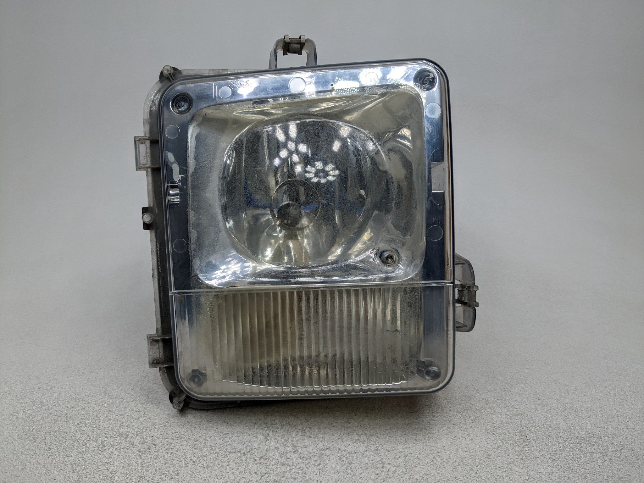 04 - 09 CADILLAC SRX OEM FOG MARKER LIGHT PARKING LAMP FRONT LEFT BUMPER MOUNTED