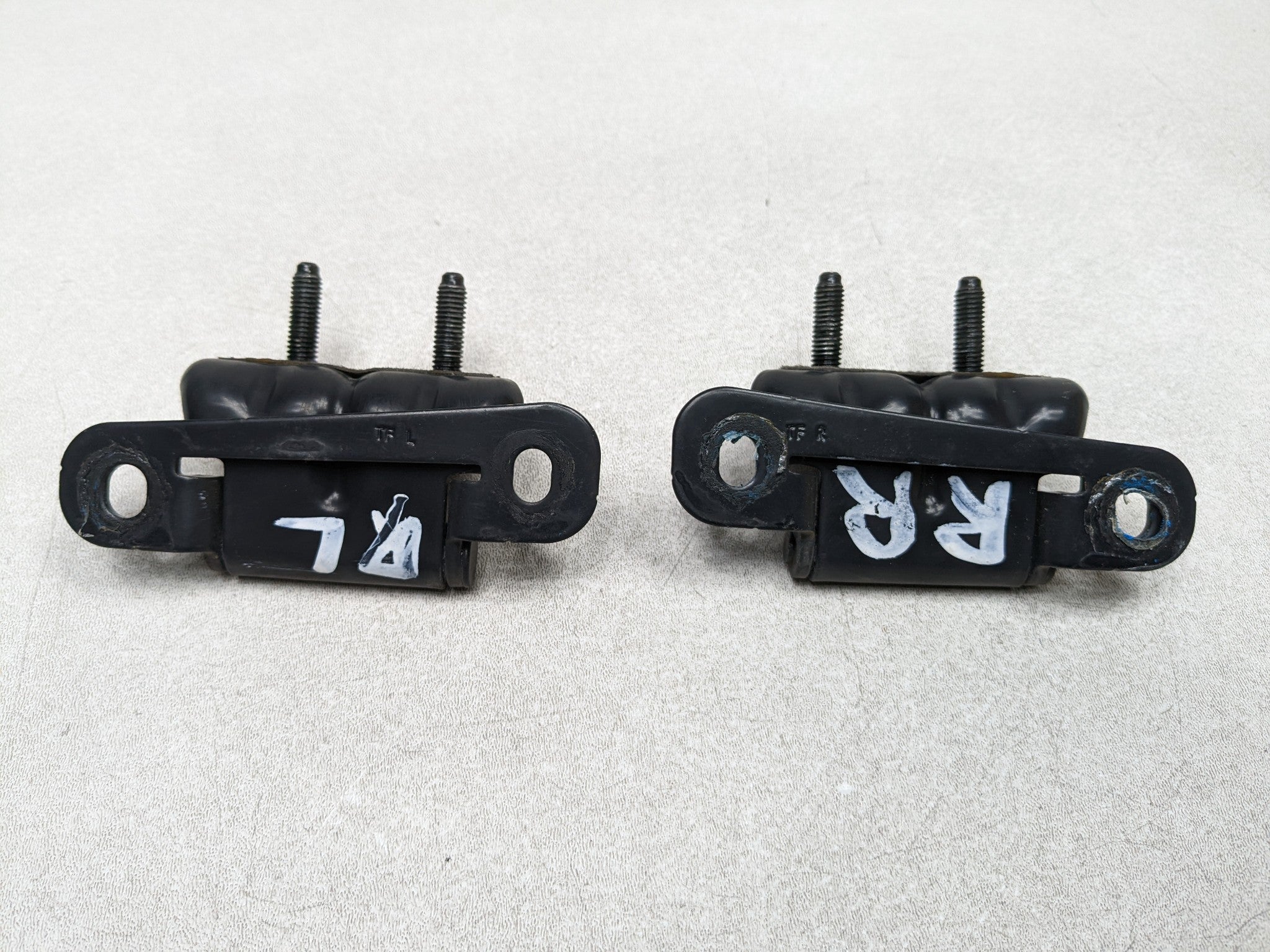 2004 - 2009 CADILLAC SRX OEM GATE HINGES SET REAR LEFT AND RIGHT SIDE