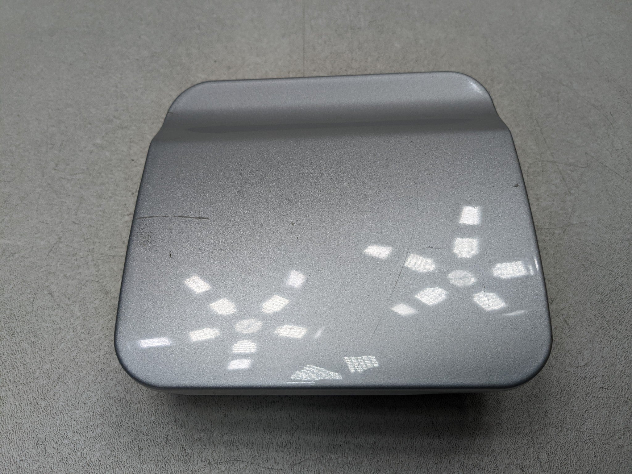 00 - 04 MITSUBISHI MONTERO SPORT OEM GAS FUEL TANK DOOR FILLER DOOR LID COVER