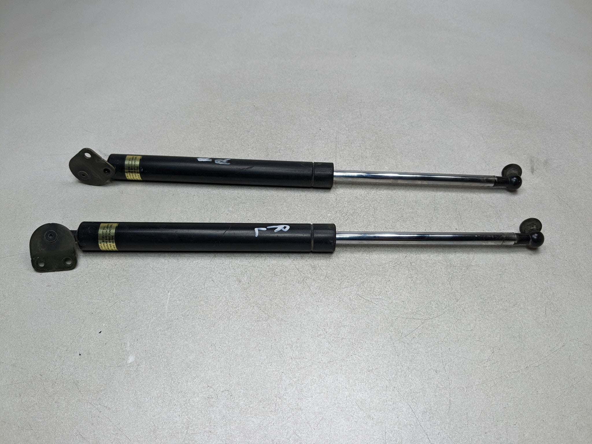 00 - 04 MITSUBISHI MONTERO SPORT OEM HATCH SUPPORT STRUT SET REAR LEFT AND RIGHT