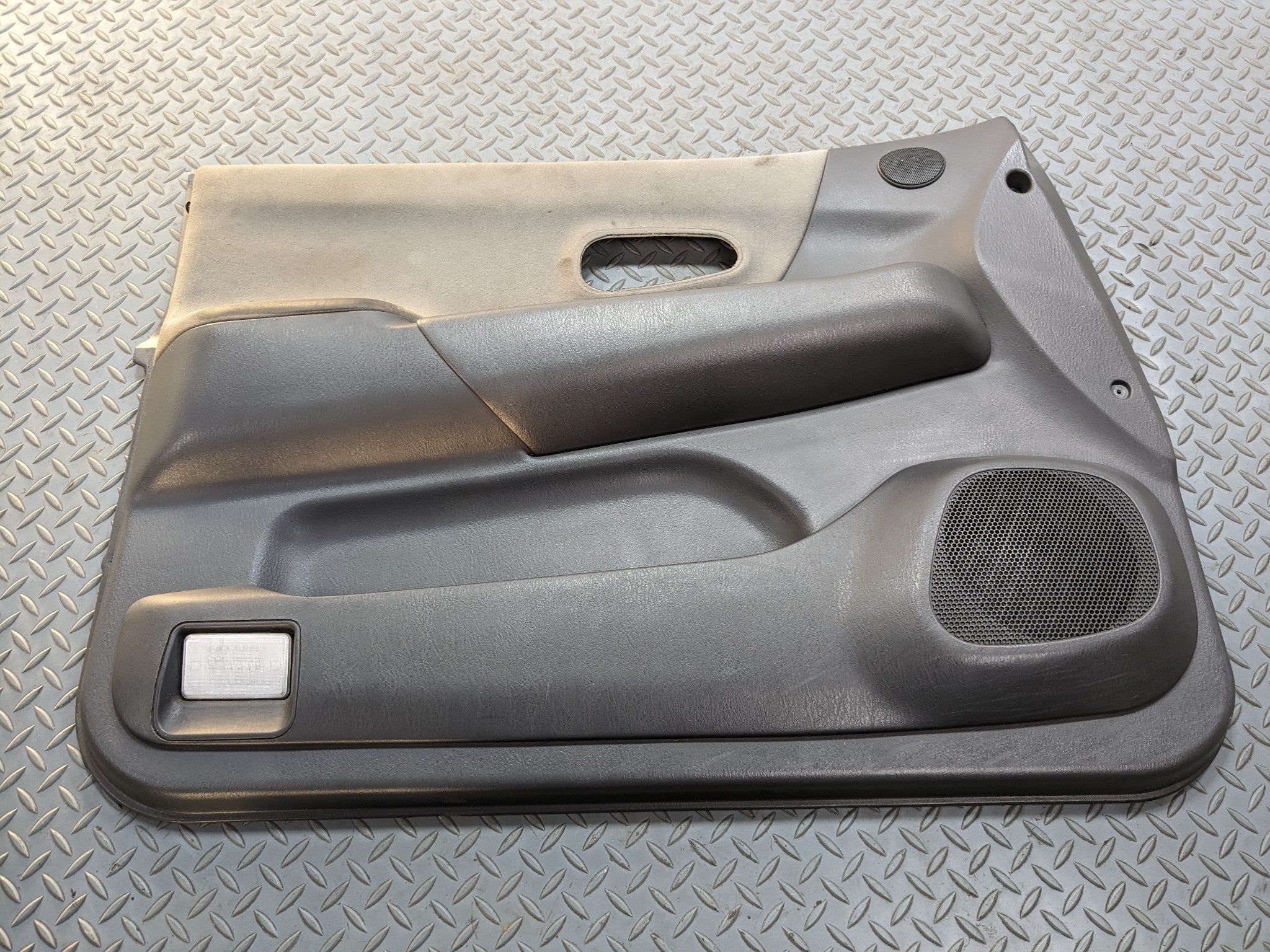 00 - 04 MITSUBISHI MONTERO SPORT OEM INTERIOR DOOR TRIM PANEL FRONT LEFT SIDE