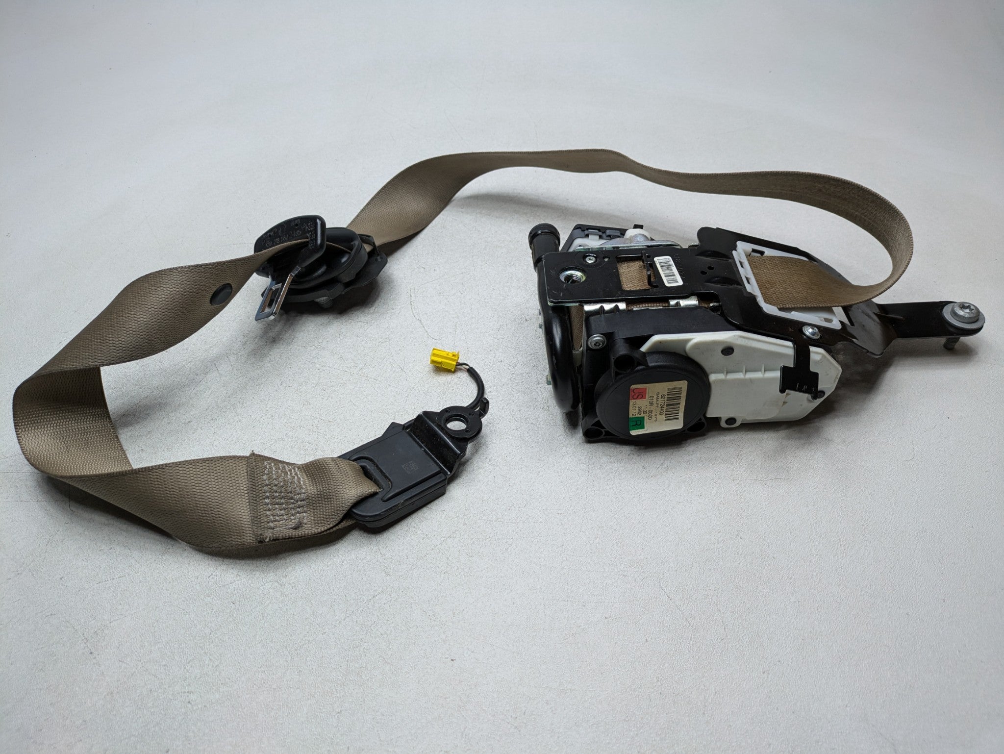 2012 - 2018 MERCEDES-BENZ CLS550 OEM SEAT BELT RETRACTOR FRONT RIGHT SIDE
