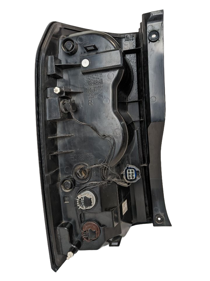 2014 - 2016 OEM LAND ROVER LR4 REAR RIGHT PASSENGER SIDE TAIL LAMP ASSEMBLY