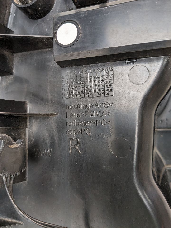 2014 - 2016 OEM LAND ROVER LR4 REAR RIGHT PASSENGER SIDE TAIL LAMP ASSEMBLY