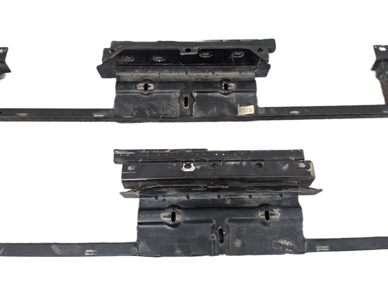 14 - 16 OEM LAND ROVER LR4 LEFT AND RIGHT SIDE RUNNING BOARD MOUNT BRACKET SET