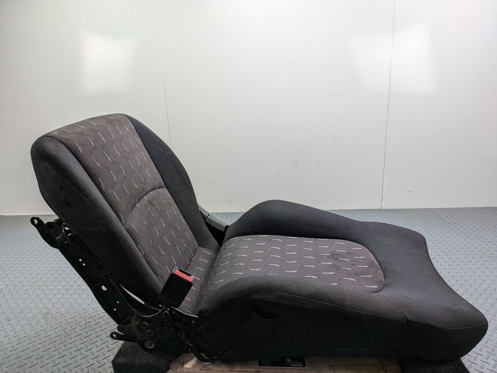 04 - 06 OEM MERCEDES-BENZ C230 FRONT RIGHT PASSENGER SIDE SEAT ASSEMBLY CLOTH