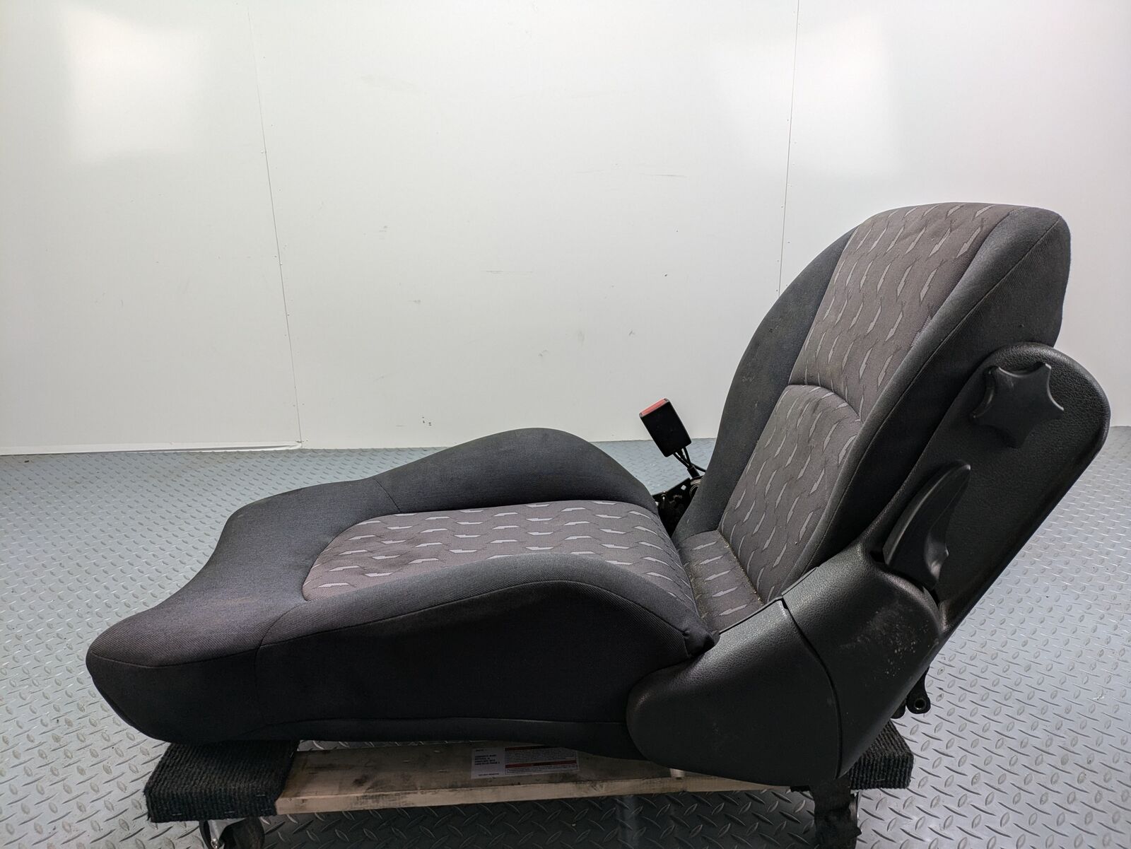 04 - 06 OEM MERCEDES-BENZ C230 FRONT RIGHT PASSENGER SIDE SEAT ASSEMBLY CLOTH