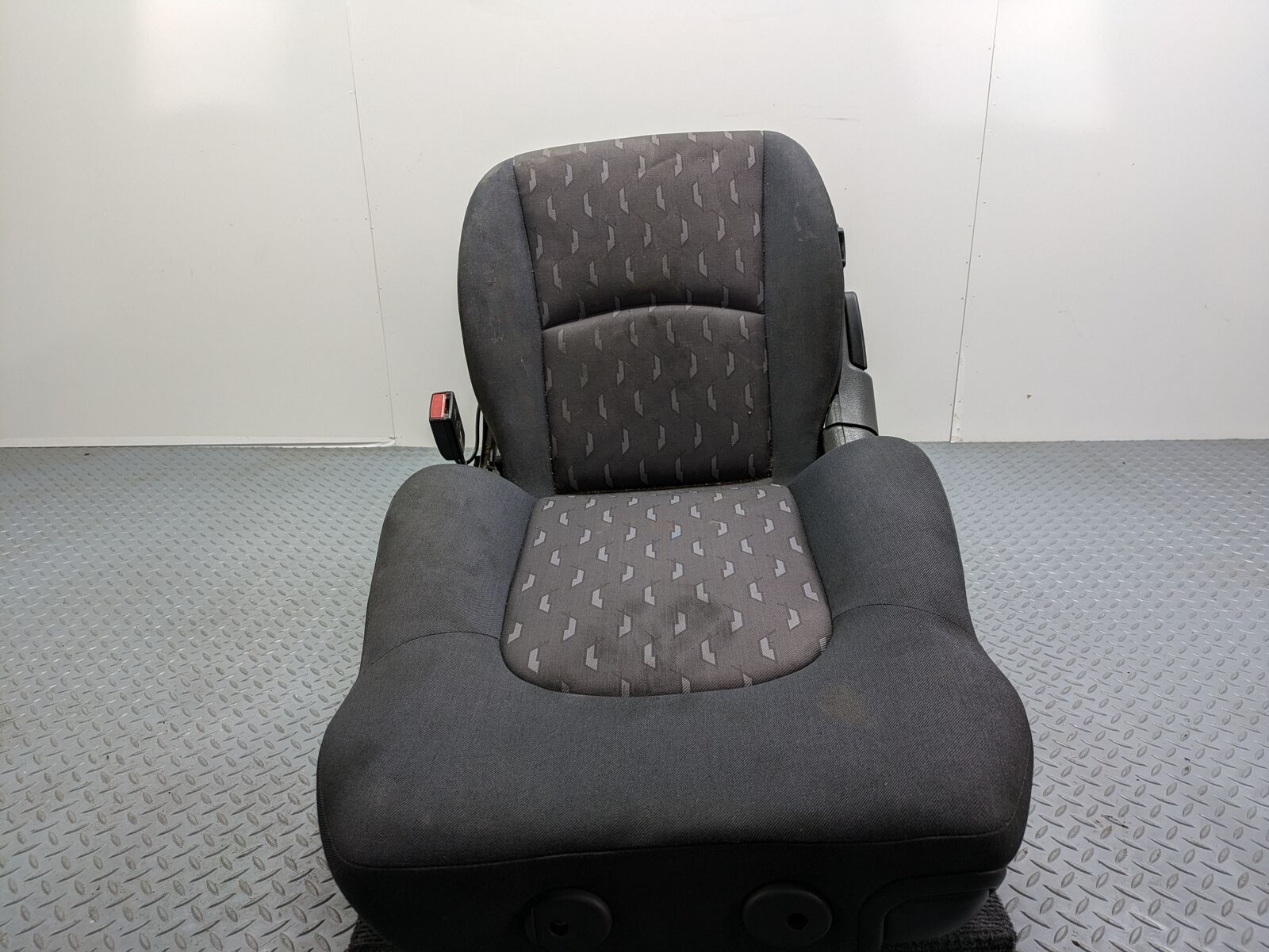 04 - 06 OEM MERCEDES-BENZ C230 FRONT RIGHT PASSENGER SIDE SEAT ASSEMBLY CLOTH