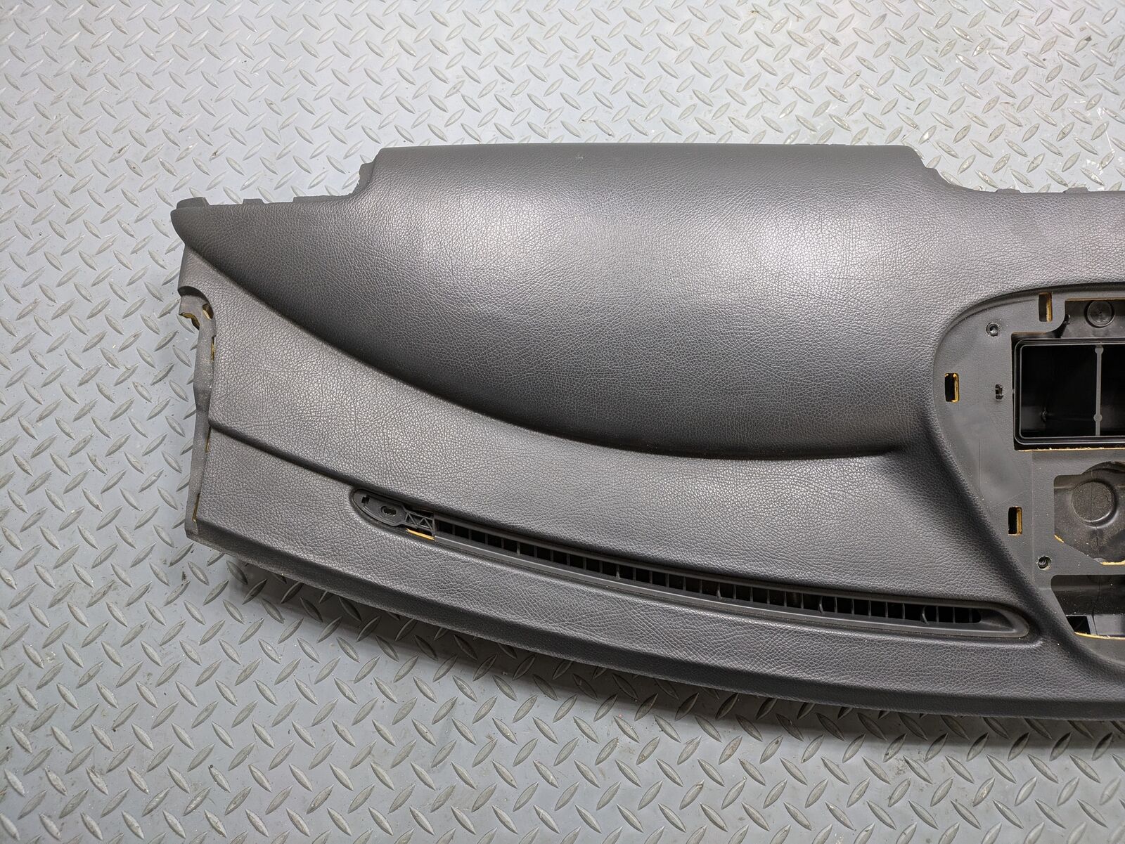 2004 - 2006 OEM MERCEDES-BENZ C230 FRONT DASHBOARD DASH PANEL ASSEMBLY