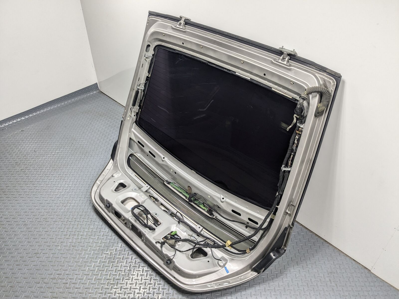 2004 - 2006 OEM MERCEDES-BENZ C230 REAR TRUNK WITH GLASS ASSEMBLY MOUNTAIN MIST