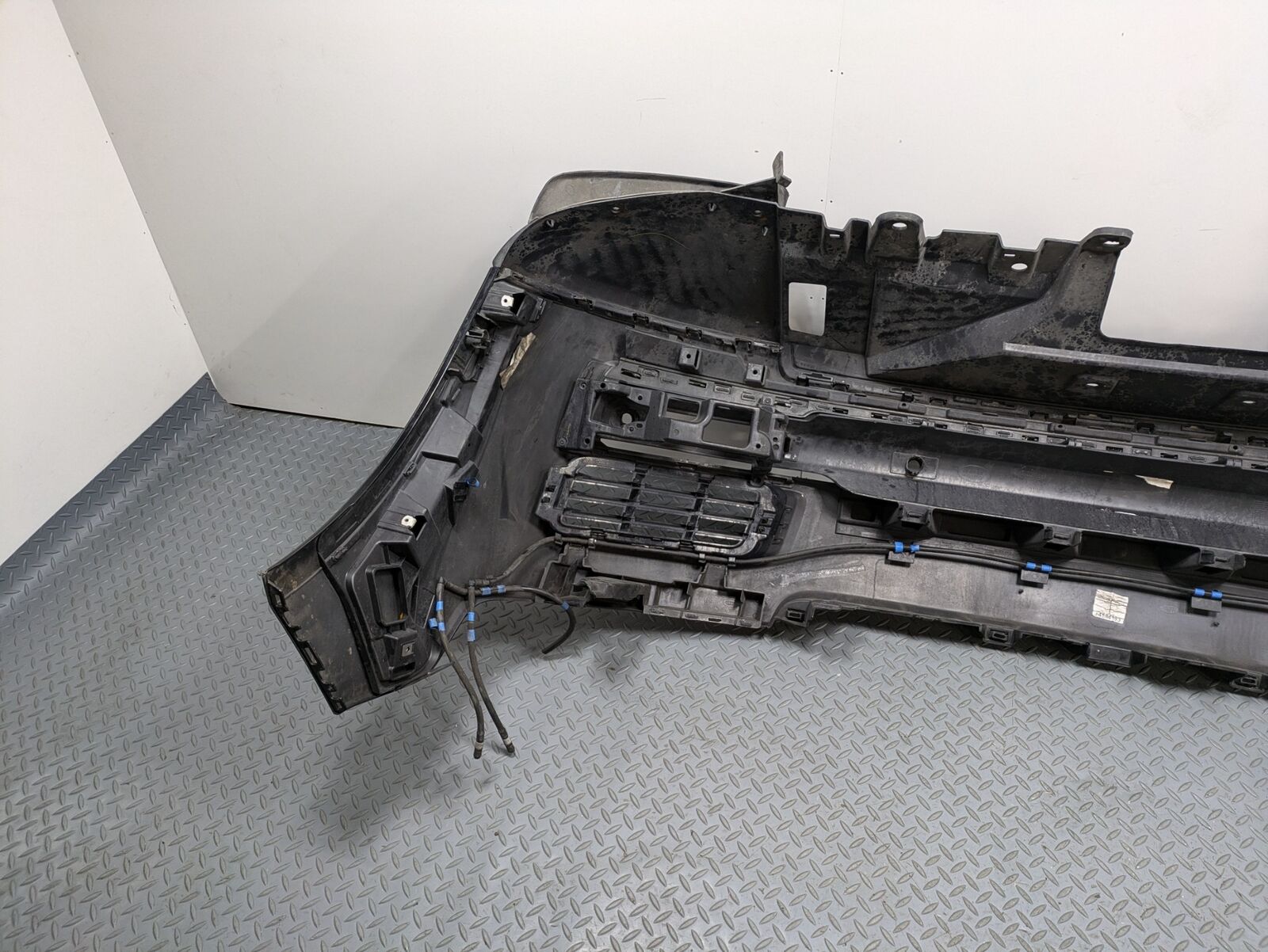 2013 - 2017 OEM LAND ROVER RANGE ROVER FRONT BUMPER COVER ASSEMBLY BLACK TO CA