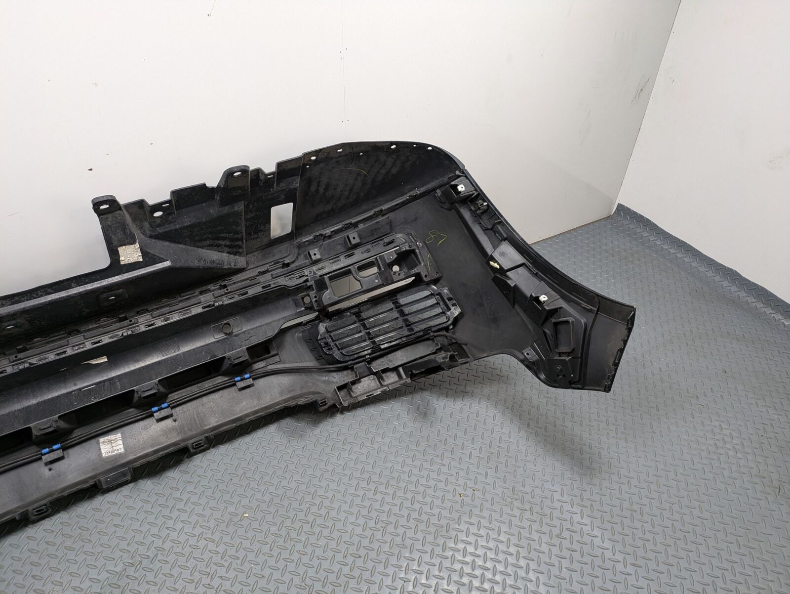 2013 - 2017 OEM LAND ROVER RANGE ROVER FRONT BUMPER COVER ASSEMBLY BLACK TO CA