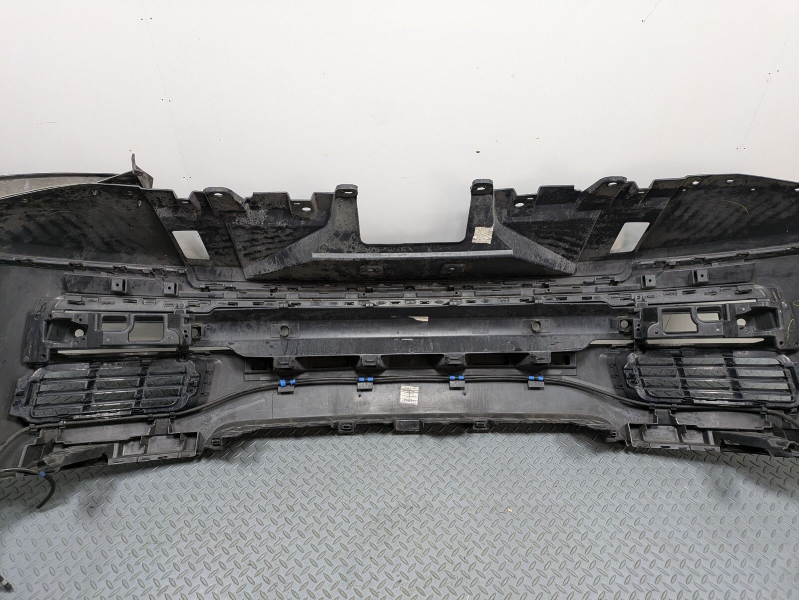 2013 - 2017 OEM LAND ROVER RANGE ROVER FRONT BUMPER COVER ASSEMBLY BLACK TO CA