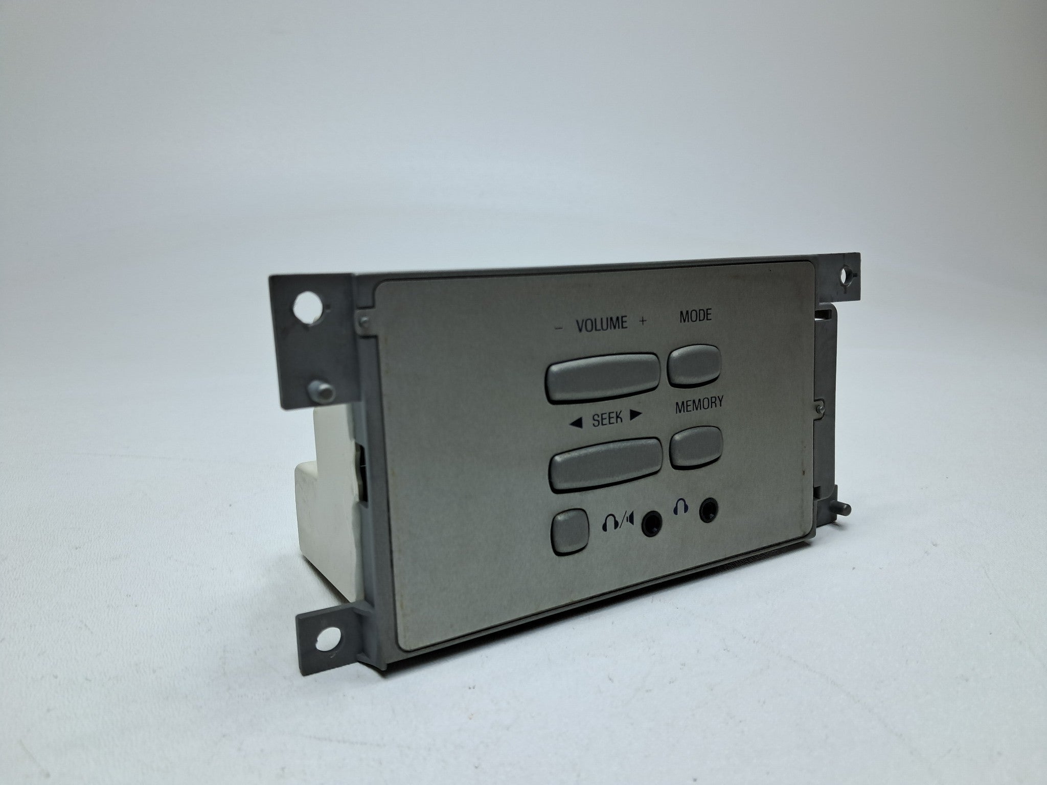 2003 - 2006 OEM LINCOLN NAVIGATOR AUDIO EQUIPMENT RADIO AND HEADPHONE CONTROL