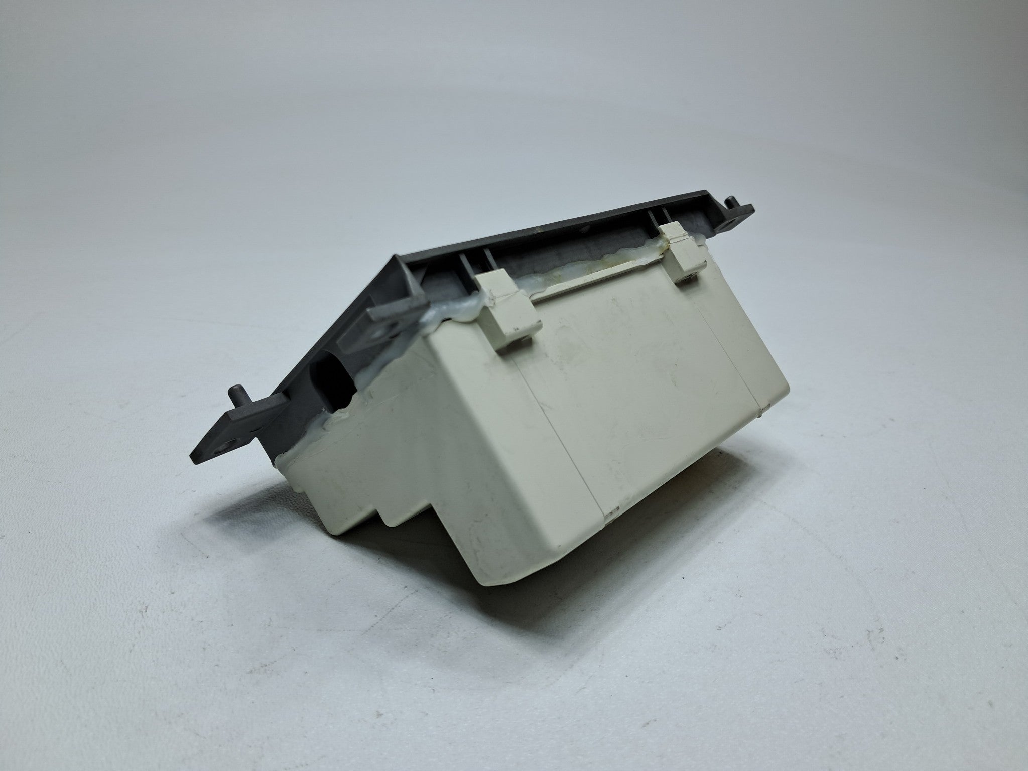 2003 - 2006 OEM LINCOLN NAVIGATOR AUDIO EQUIPMENT RADIO AND HEADPHONE CONTROL
