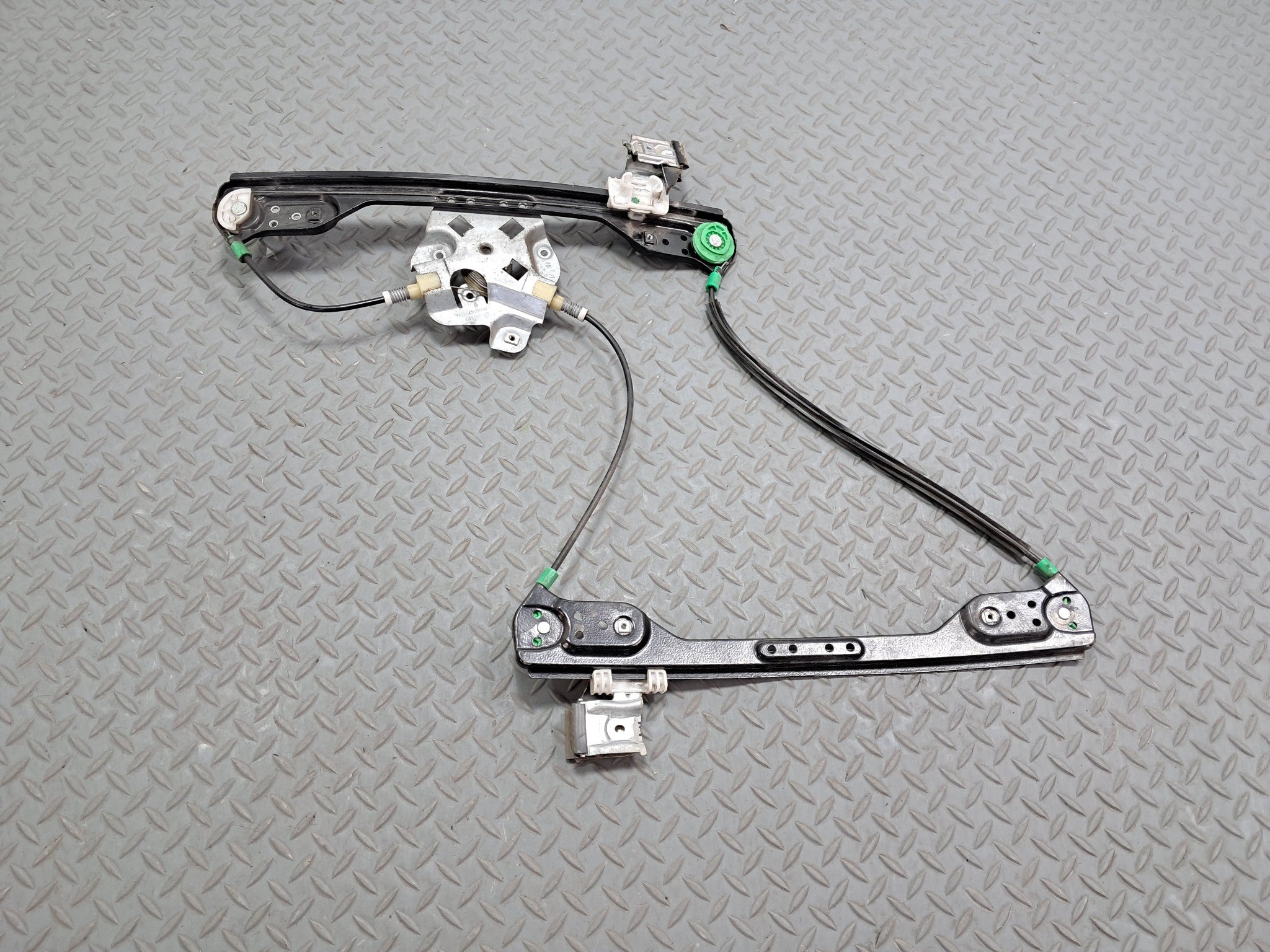 05 -07 OEM CHRYSLER 300 FRONT LEFT DRIVER SIDE DOOR REGULATOR ASSEMBLY