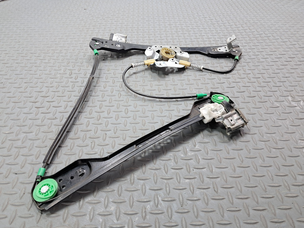 05 -07 OEM CHRYSLER 300 FRONT LEFT DRIVER SIDE DOOR REGULATOR ASSEMBLY