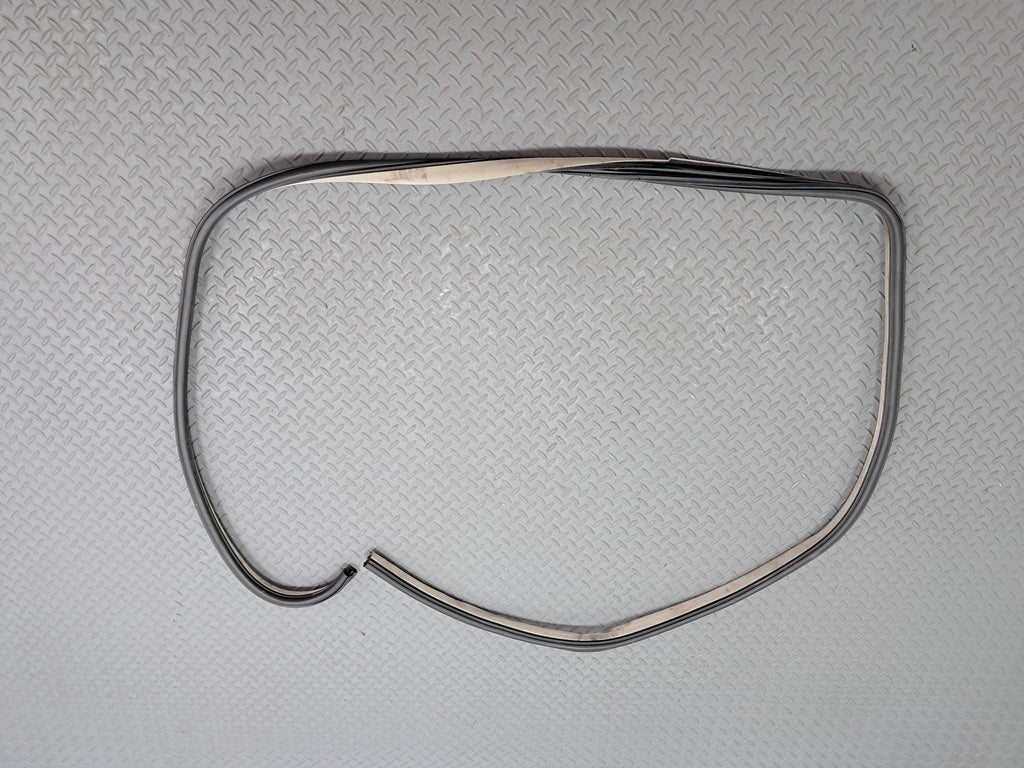 05 -07 OEM CHRYSLER 300 FRONT RIGHT PASSENGER SIDE DOOR WEATHER STRIPING RUBBER