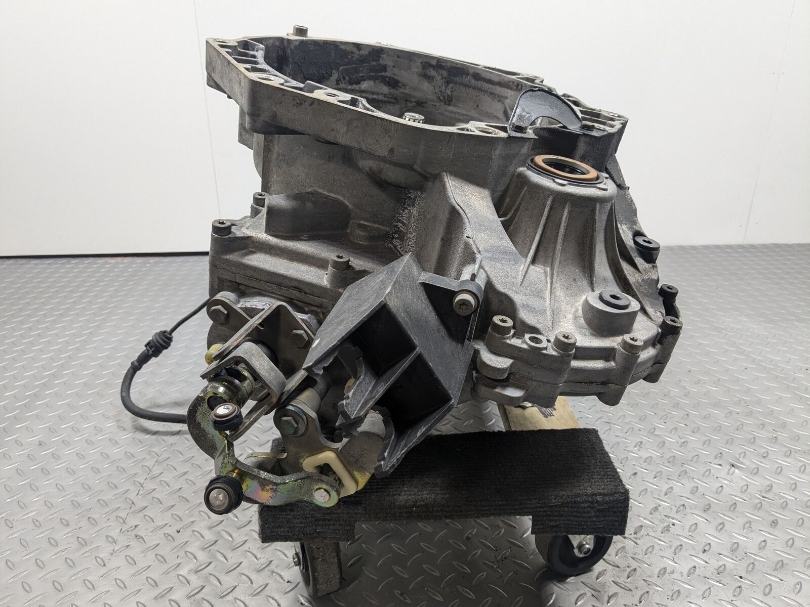 2002 - 2004 OEM MINI COOPER 1.6L MANUAL TRANSMISSION 6 SPEED ASSEMBLY