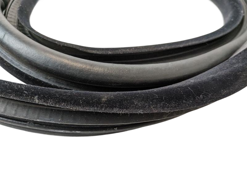 06 - 12 OEM LR RANGE ROVER SPORT FRONT RIGHT SIDE DOOR SEAL WEATHERSTRIP RUBBER