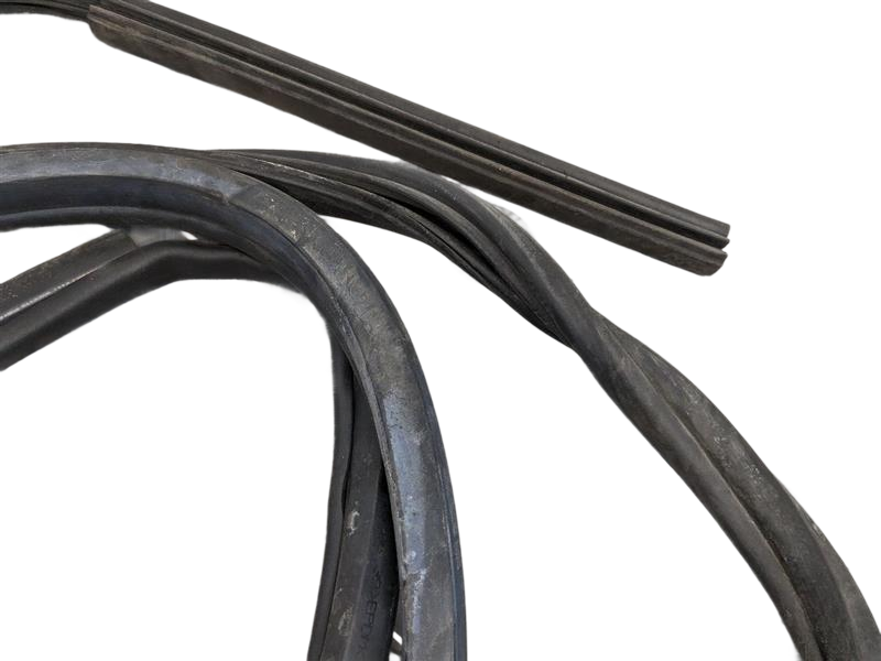 2010 - 2013 OEM LAND ROVER RANGE ROVER SPORT HOOD BONNET SEAL WEATHERSTRIP