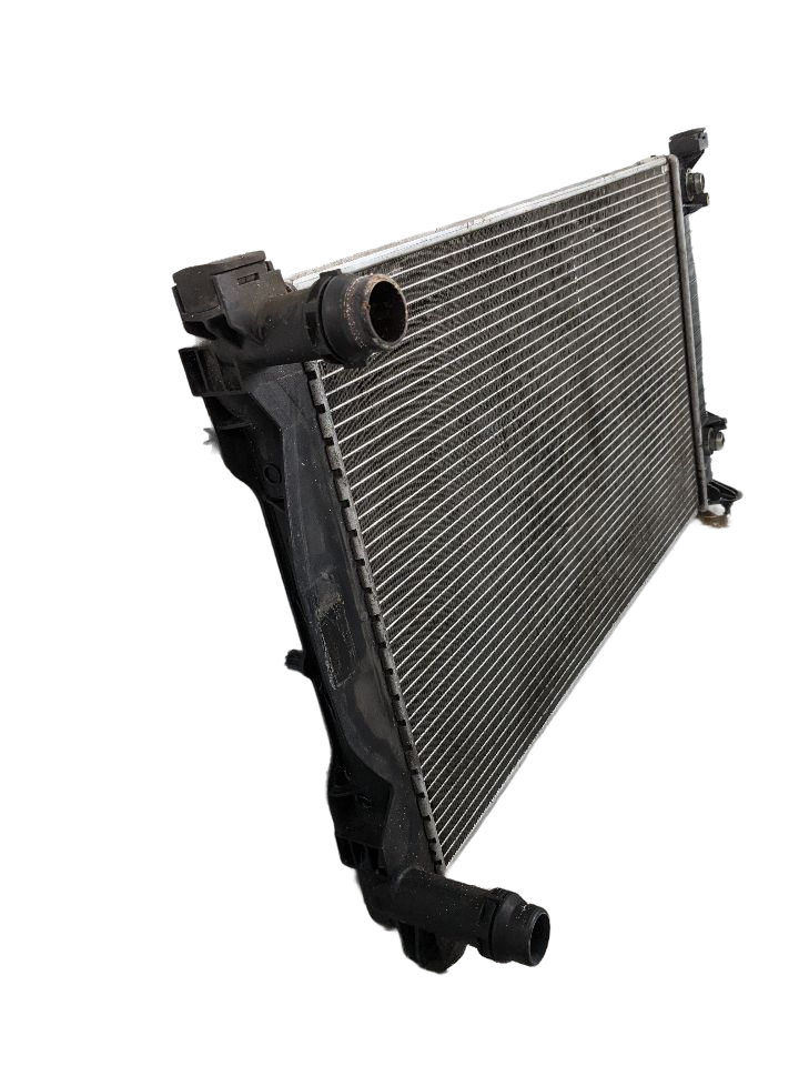 2004 - 2009 OEM AUDI A4 ENGINE COOLING RADIATOR ASSEMBLY