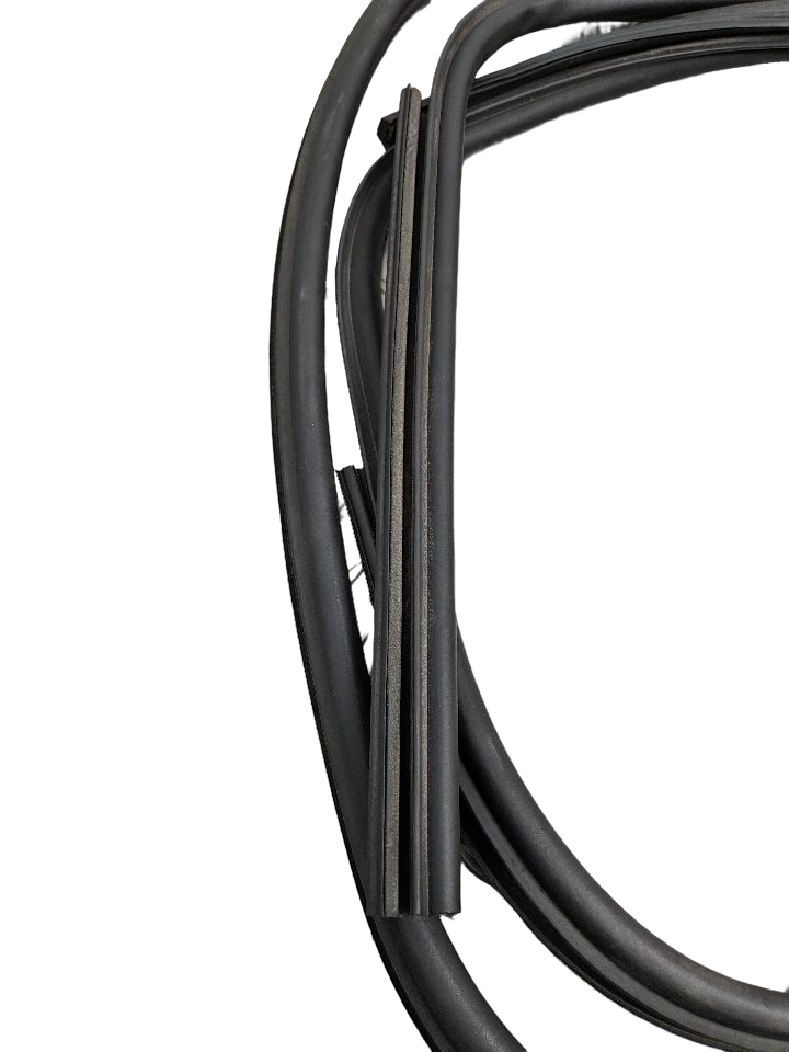 2014 - 2016 OEM LAND ROVER LR4 REAR HOOD BONNET SEAL WEATHERSTRIP RUBBER