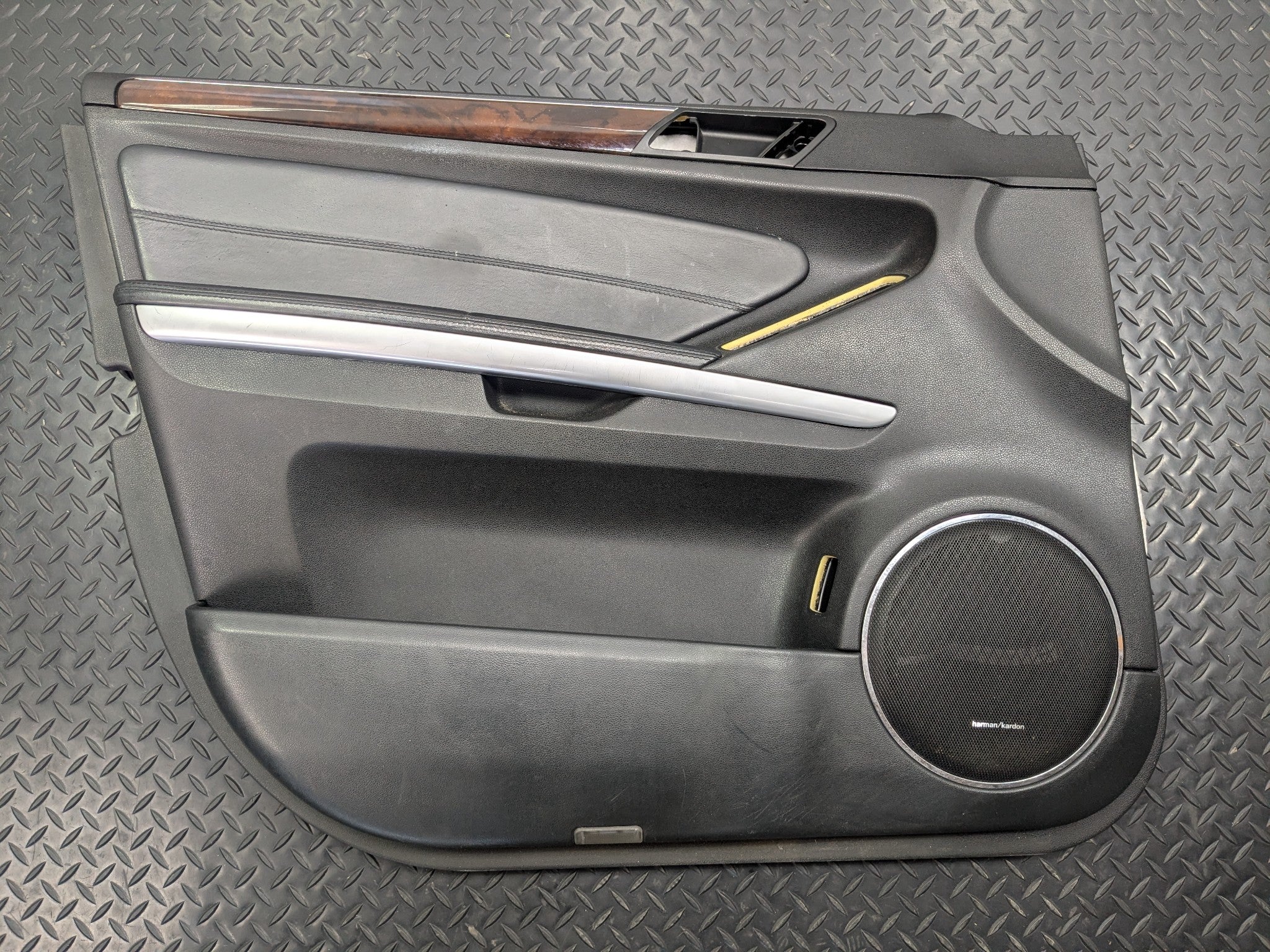 2009 - 2011 OEM MERCEDES-BENZ ML63 FRONT LEFT INTERIOR DOOR PANEL COVER TRIM