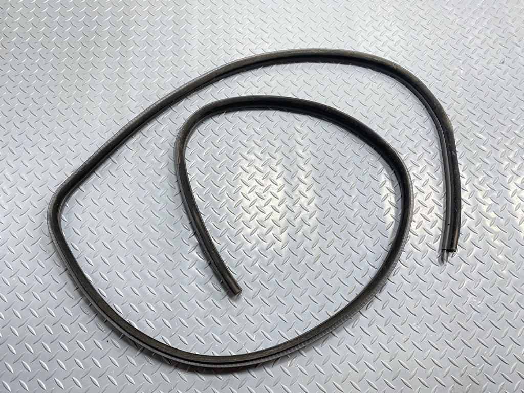 99 - 04 OEM BMW 325I FRONT RIGHT PASSENGER SIDE DOOR SEAL WEATHERSTRIP RUBBER