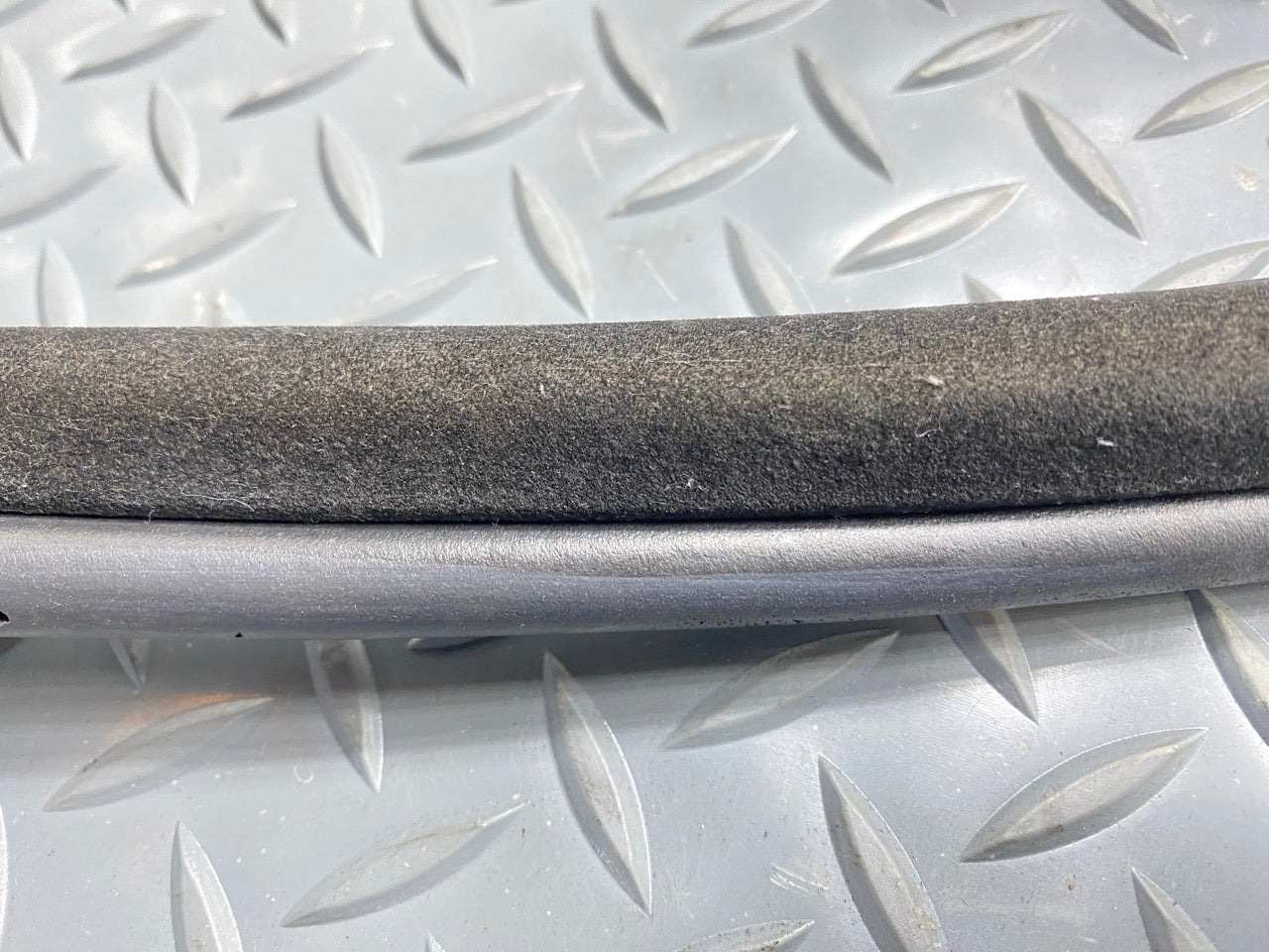 99 - 04 OEM BMW 325I FRONT RIGHT PASSENGER SIDE DOOR SEAL WEATHERSTRIP RUBBER