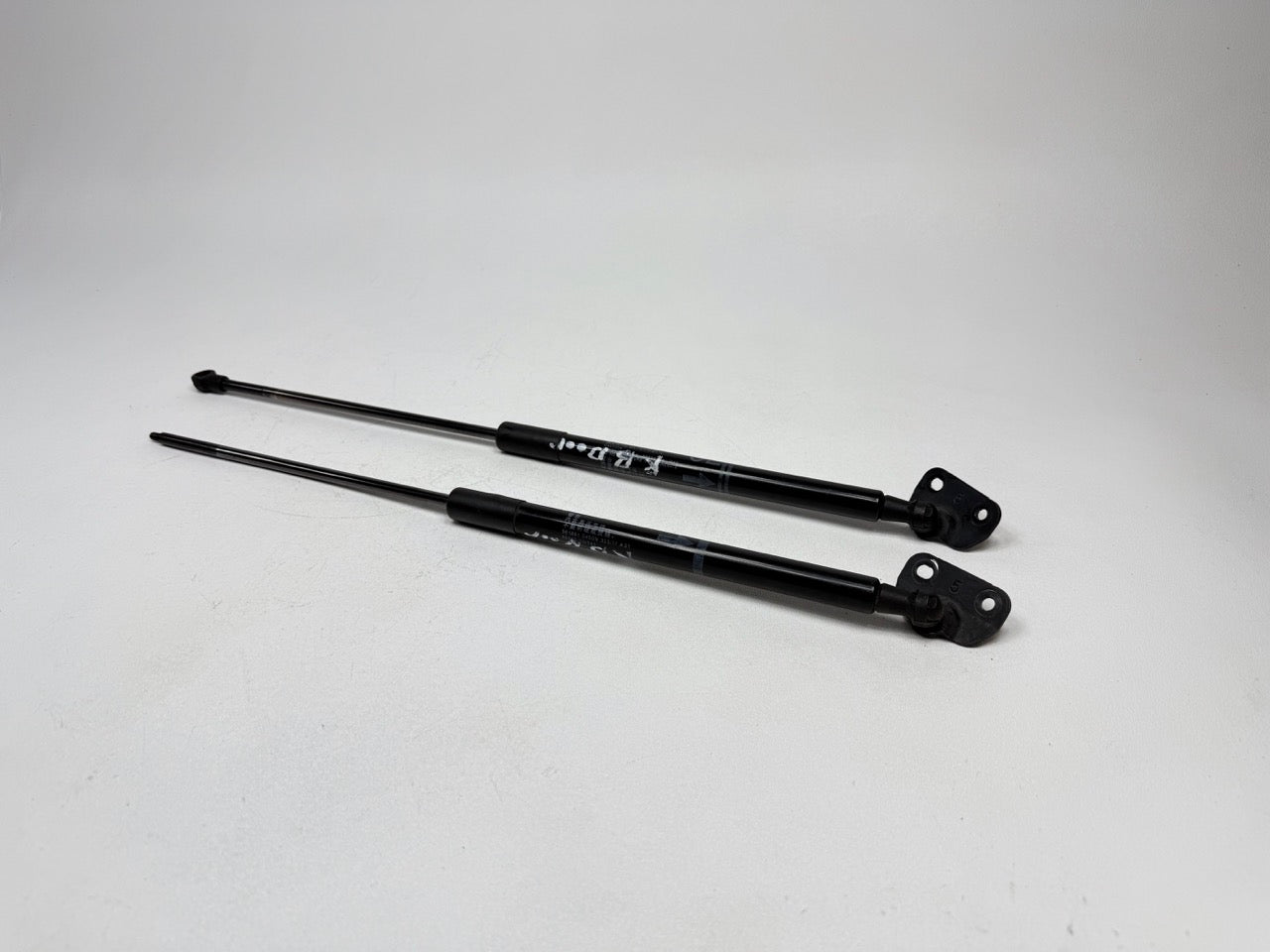10 - 15 OEM TOYOTA PRIUS REAR RIGHT AND LEFT TRUNK LID HATCH LIFT STRUT SUPPORT