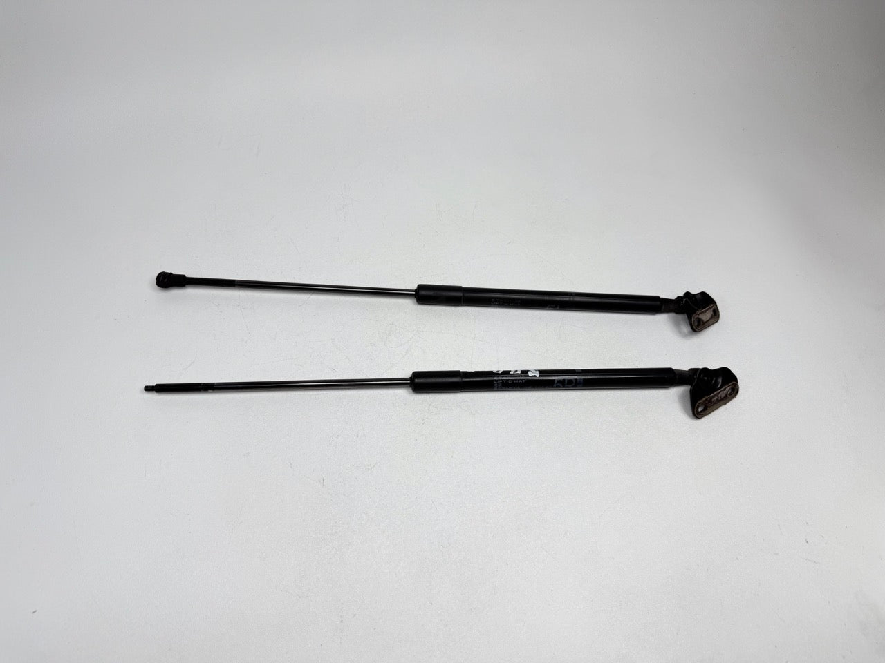 10 - 15 OEM TOYOTA PRIUS REAR RIGHT AND LEFT TRUNK LID HATCH LIFT STRUT SUPPORT