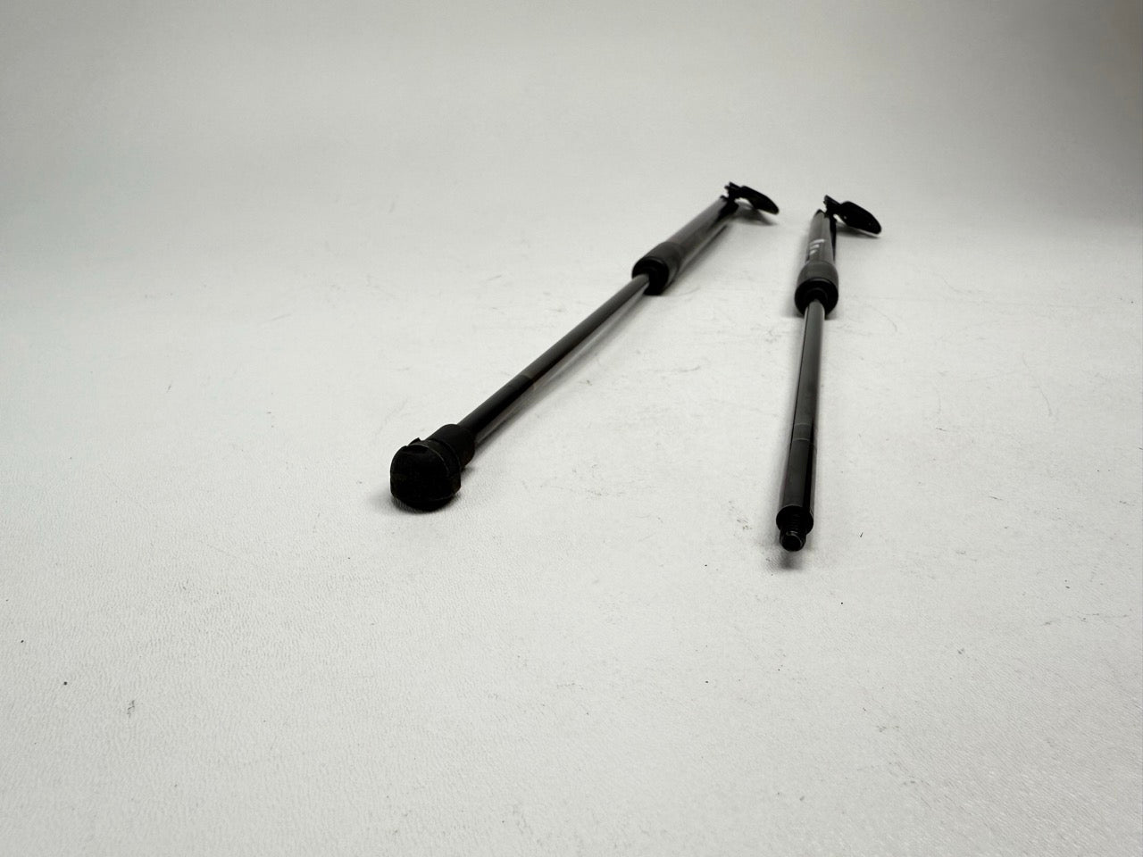 10 - 15 OEM TOYOTA PRIUS REAR RIGHT AND LEFT TRUNK LID HATCH LIFT STRUT SUPPORT