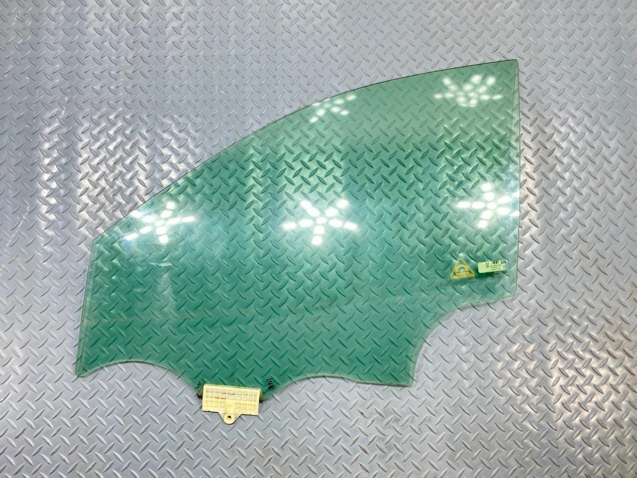 2013 - 2019 OEM HYUNDAI SANTA FE FRONT LEFT DRIVER SIDE DOOR WINDOW GLASS