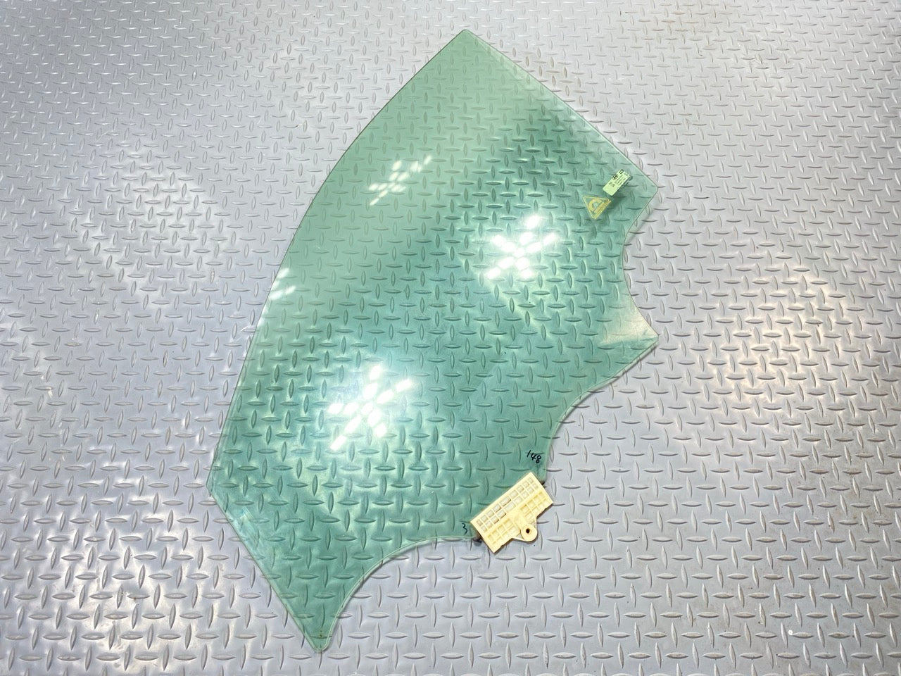 2013 - 2019 OEM HYUNDAI SANTA FE FRONT LEFT DRIVER SIDE DOOR WINDOW GLASS