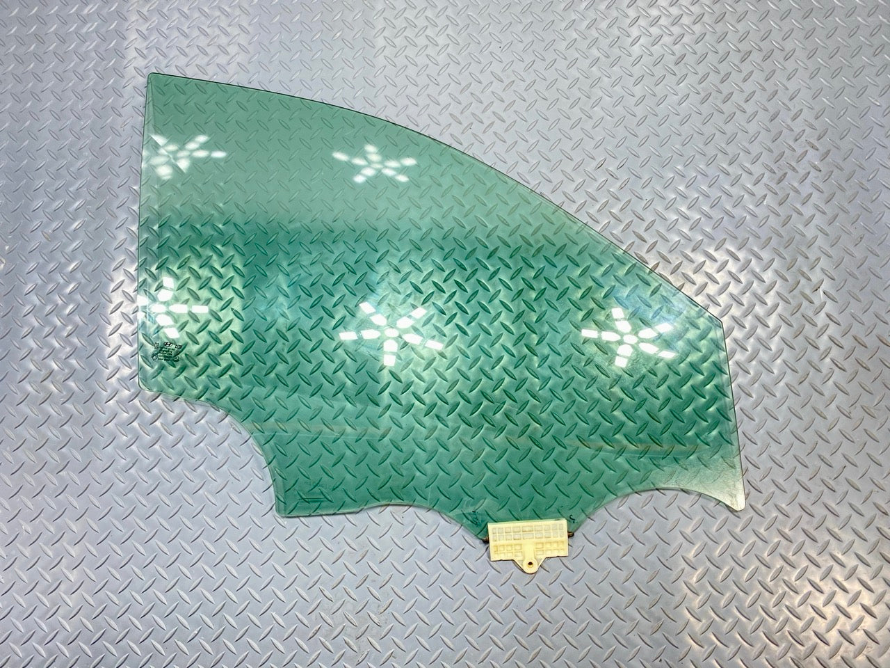 2013 - 2019 OEM HYUNDAI SANTA FE FRONT RIGHT PASSENGER SIDE DOOR WINDOW GLASS