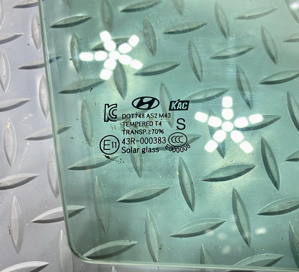 2013 - 2019 OEM HYUNDAI SANTA FE FRONT RIGHT PASSENGER SIDE DOOR WINDOW GLASS