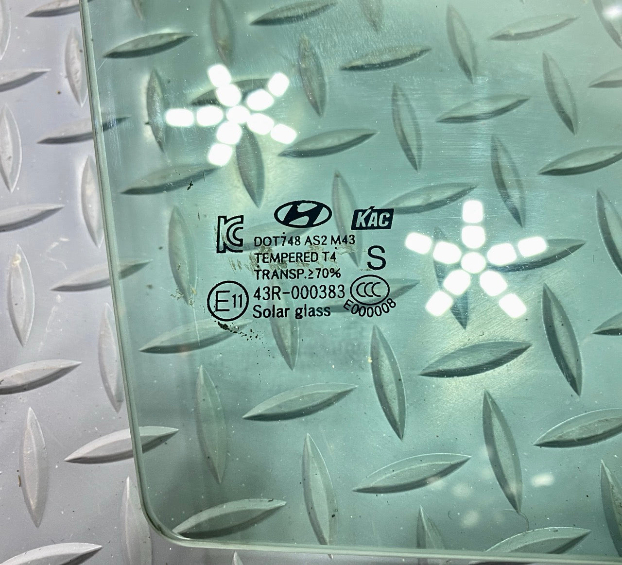 2013 - 2019 OEM HYUNDAI SANTA FE FRONT RIGHT PASSENGER SIDE DOOR WINDOW GLASS