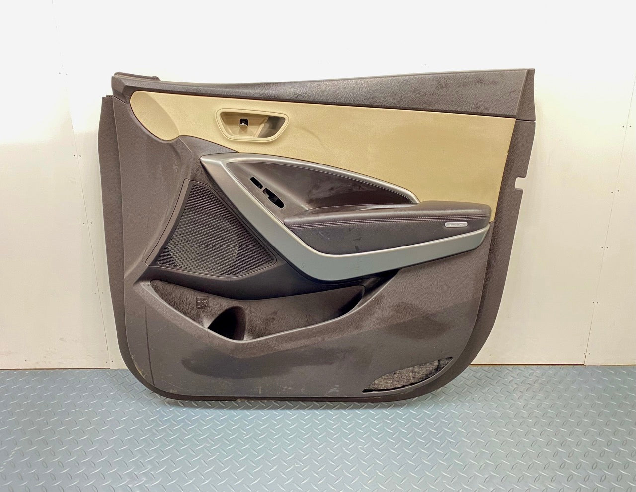 2013 - 2019 OEM HYUNDAI SANTA FE FRONT RIGHT PASSENGER SIDE DOOR TRIM PANEL