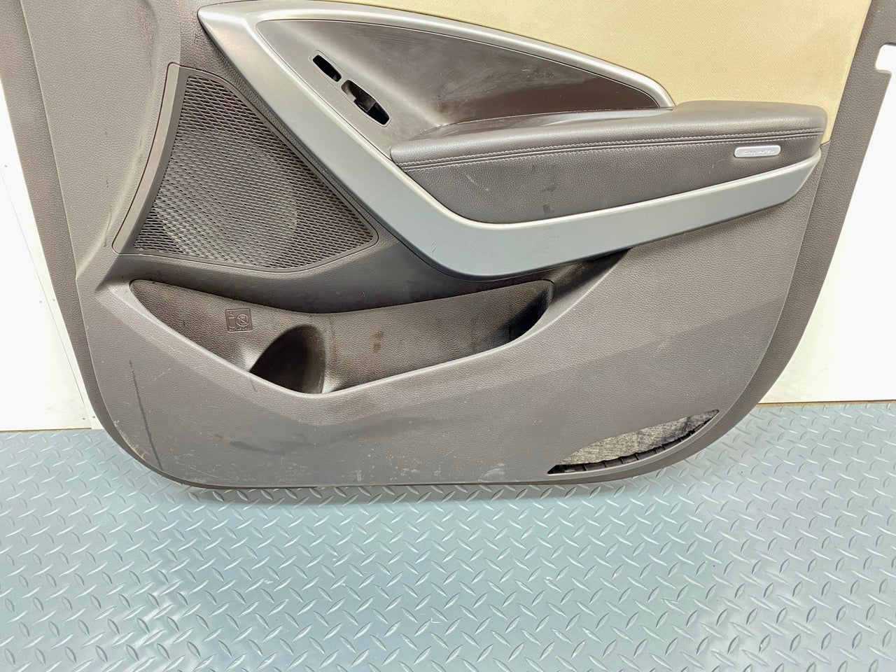 2013 - 2019 OEM HYUNDAI SANTA FE FRONT RIGHT PASSENGER SIDE DOOR TRIM PANEL