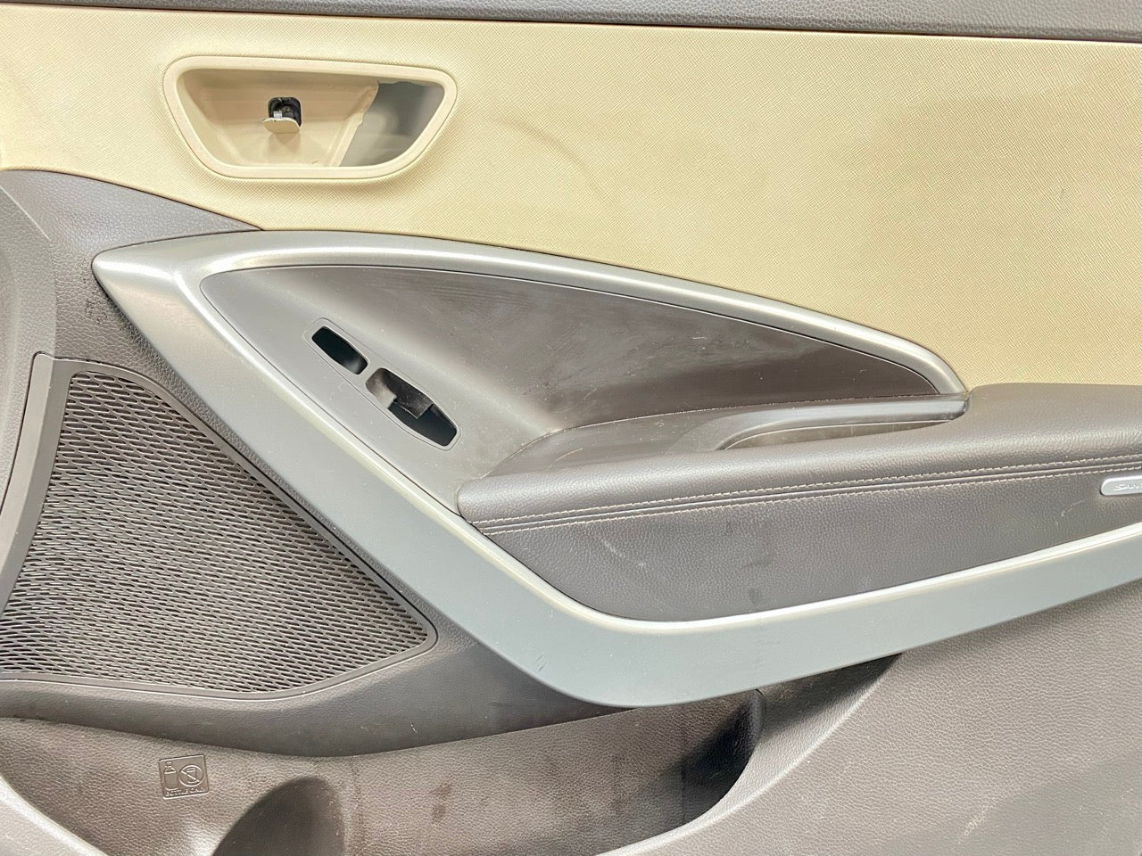 2013 - 2019 OEM HYUNDAI SANTA FE FRONT RIGHT PASSENGER SIDE DOOR TRIM PANEL
